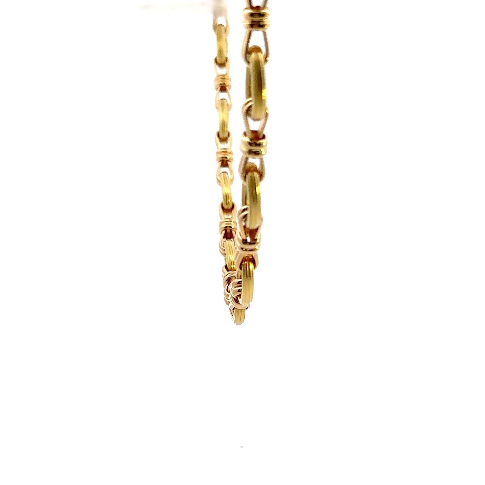 Chaumet Paris 18k Gelbgold Link Halskette Vintage CIRCA 1970s

Hier haben Sie die Chance, eine wunderschöne Designer-Halskette mit hohem Sammlerwert zu erwerben.  

Die Halskette besteht aus Kreisen und Gliedern, ein ikonischer Look aus den 1970er