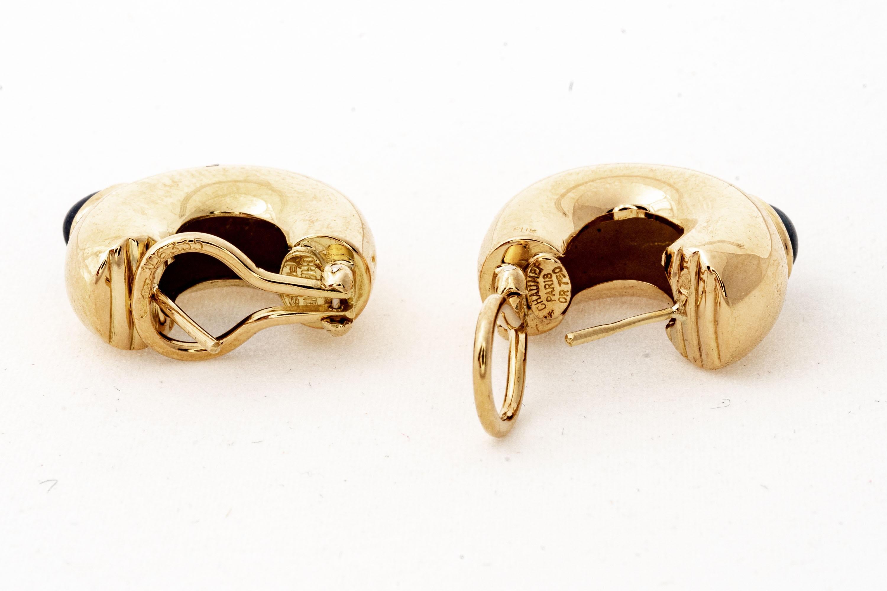Chaumet Paris 18k Yellow Gold Chunky Sapphire Cabachon Hoop Earrings In Good Condition In Southport, CT