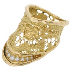 CHAUMET PARIS Bague moderniste en or jaune 18 carats et diamants des années 1970