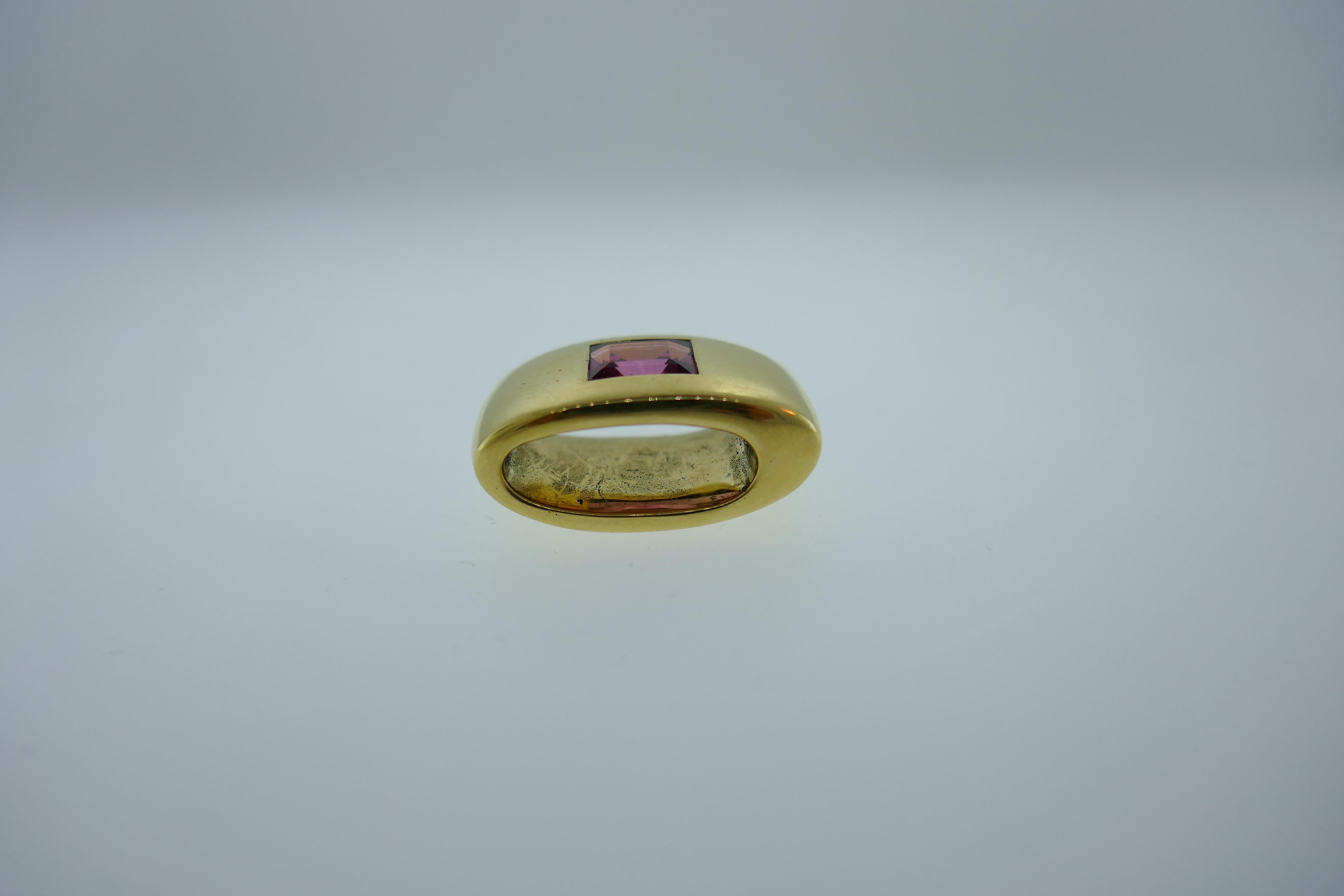 Chaumet Paris 18 Karat Yellow Gold and Pink Tourmaline Slide Pendant Charm In Excellent Condition In Beverly Hills, CA