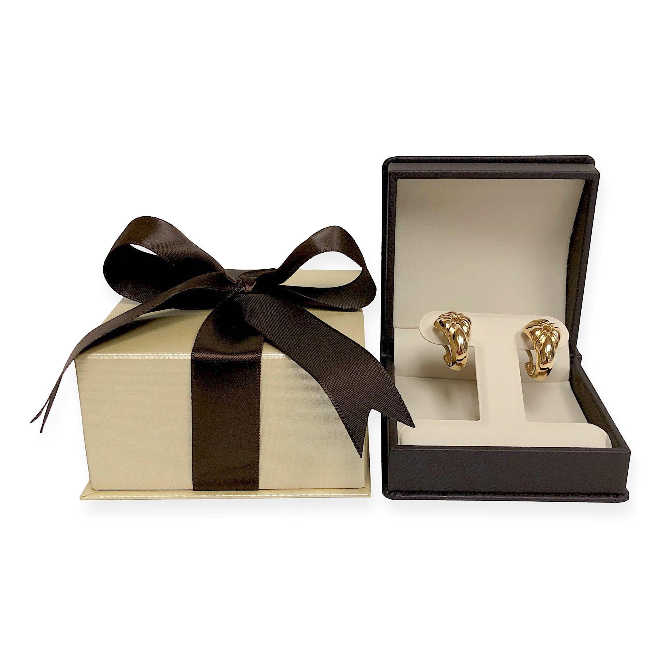 Chaumet Paris 18K Yellow Quilted Gold Clip Earrings For Sale 4