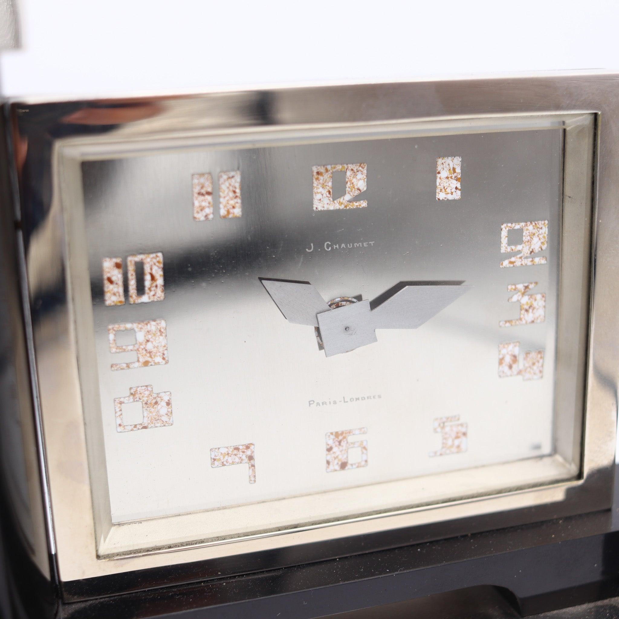 Art déco CHAUMET Paris 1925 Horloge de bureau Art Deco En Argent Plaqué Avec Agate & Onyx Noir en vente