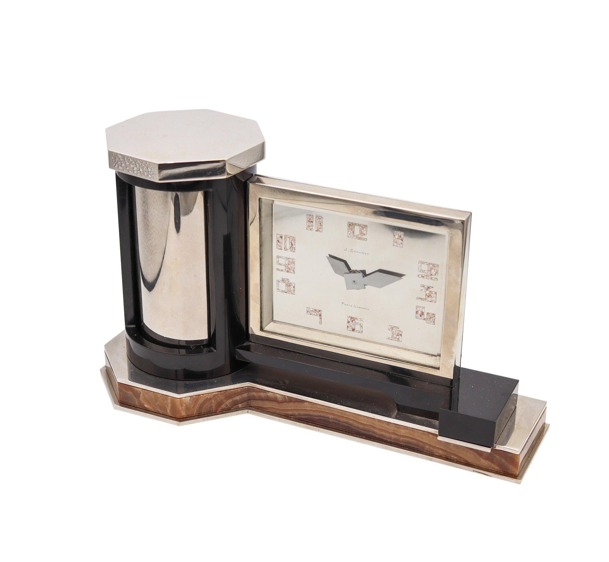 Début du 20ème siècle CHAUMET Paris 1925 Horloge de bureau Art Deco En Argent Plaqué Avec Agate & Onyx Noir en vente