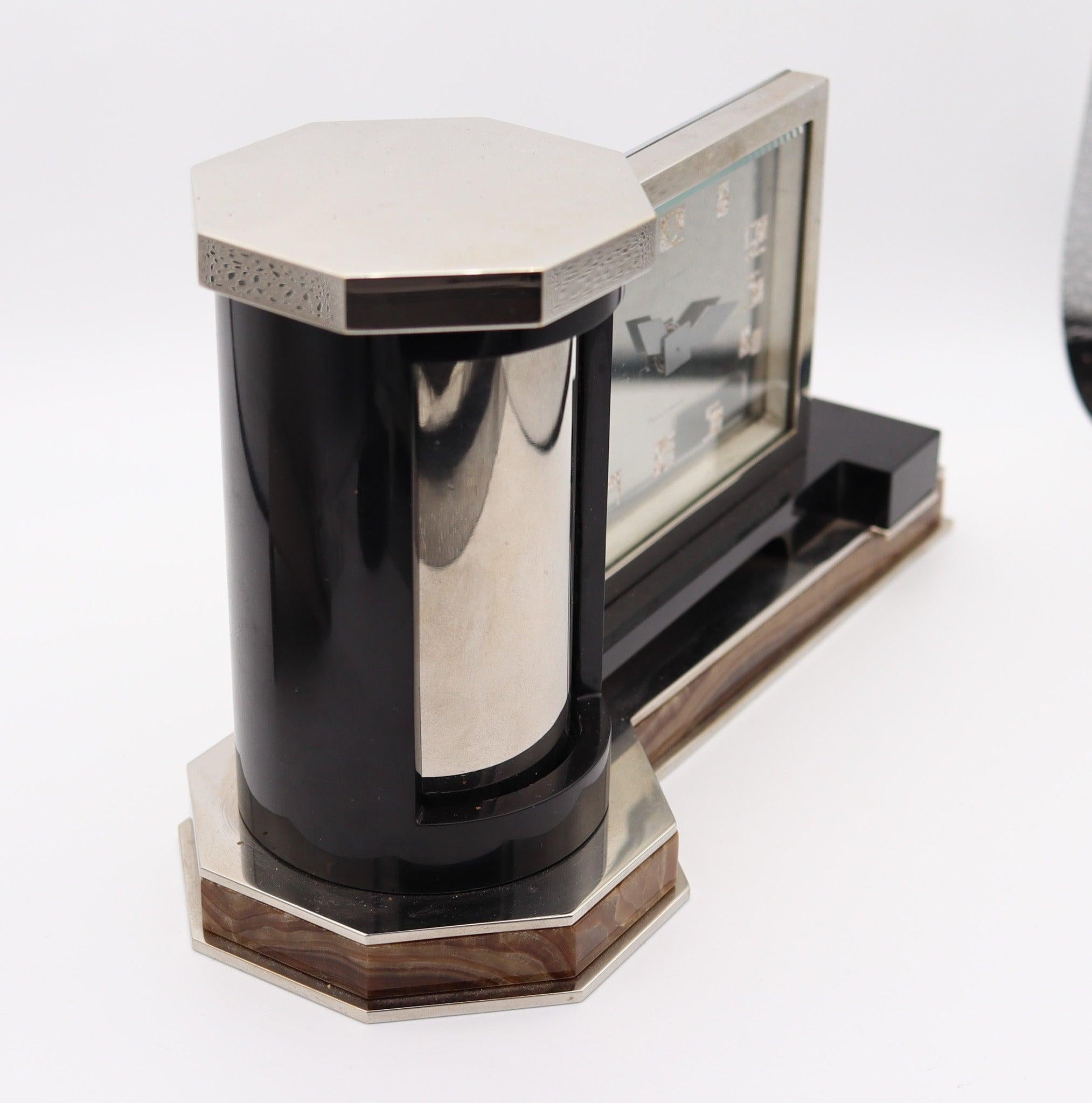 CHAUMET Paris 1925 Horloge de bureau Art Deco En Argent Plaqué Avec Agate & Onyx Noir en vente 2