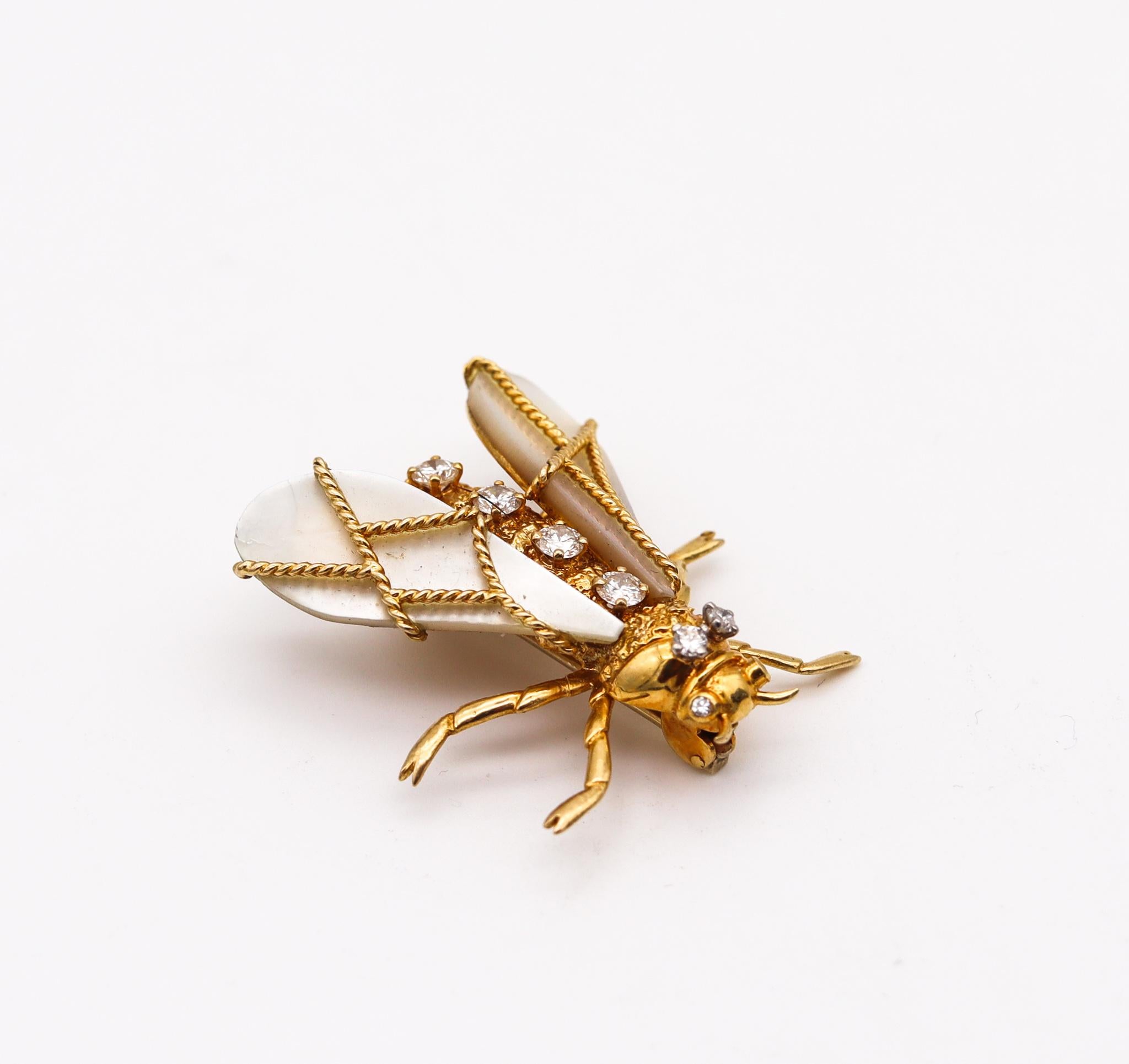 Moderniste Chaumet Paris 1960 Broche abeille or jaune 18 carats avec 1,14 carat de diamants en vente