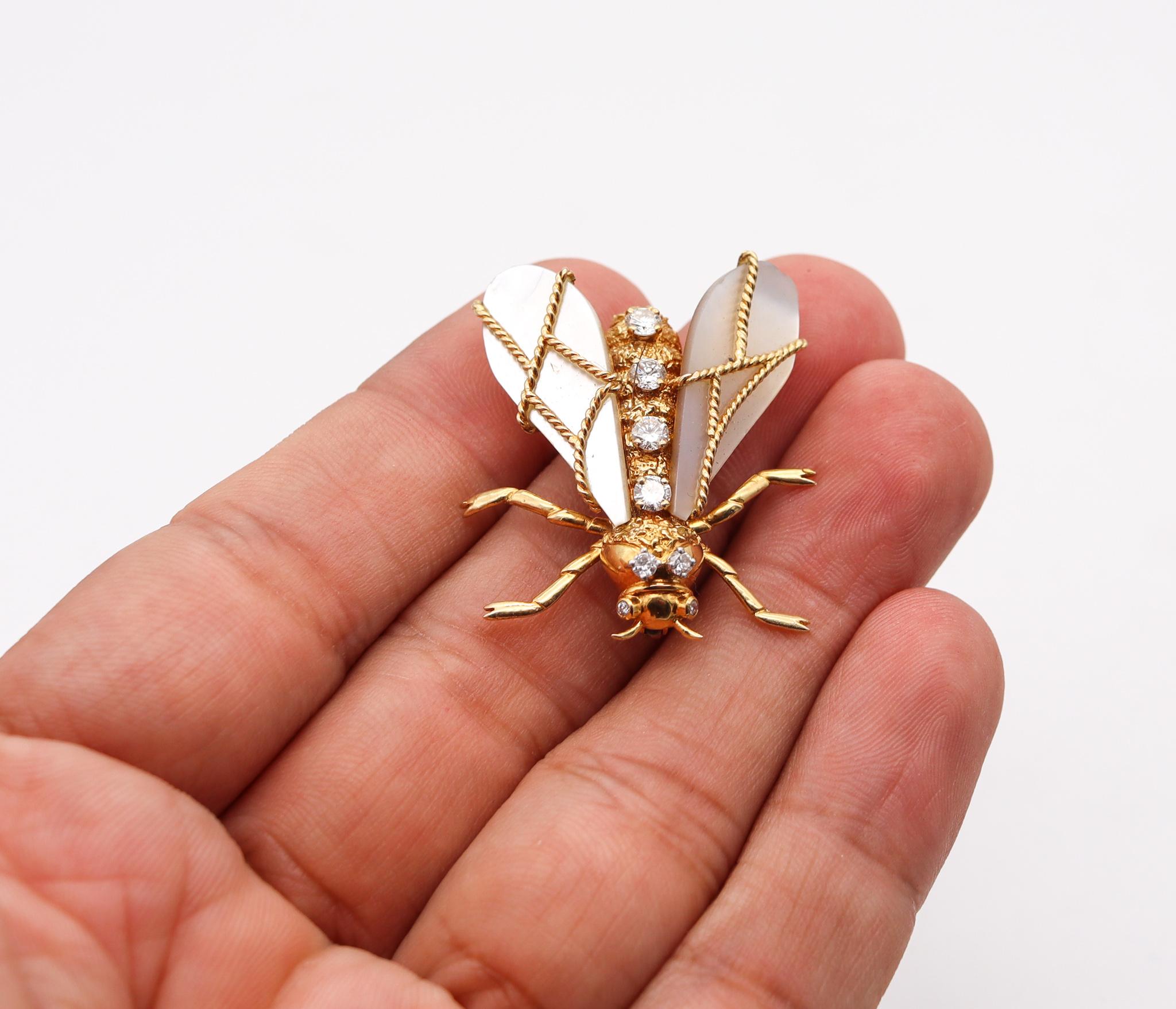 Brilliant Cut Chaumet Paris 1960 Jeweled Bee Brooch 18Kt Yellow Gold with 1.14 Ctw in Diamonds