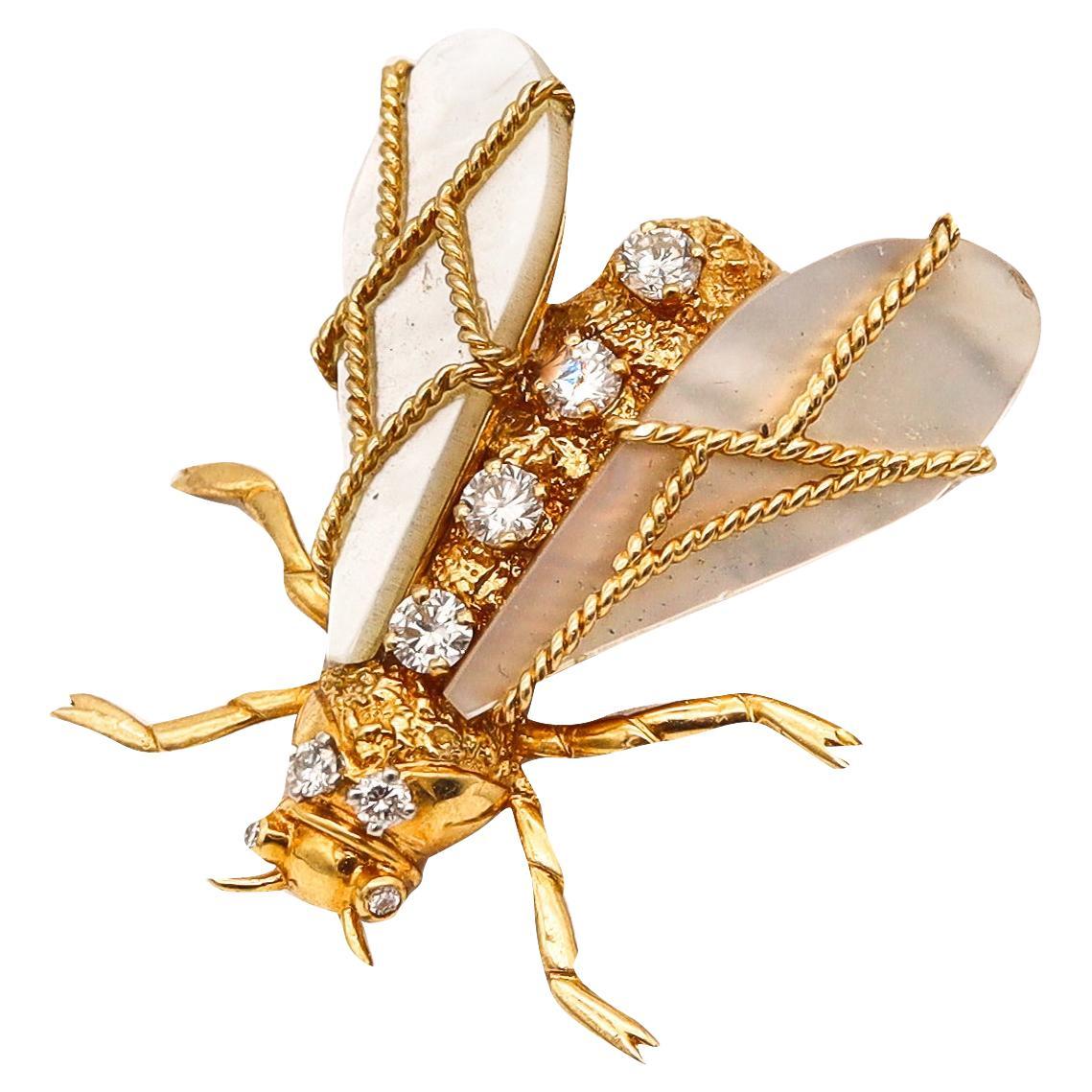 Chaumet Paris 1960 Jeweled Bee Brooch 18Kt Yellow Gold with 1.14 Ctw in Diamonds For Sale
