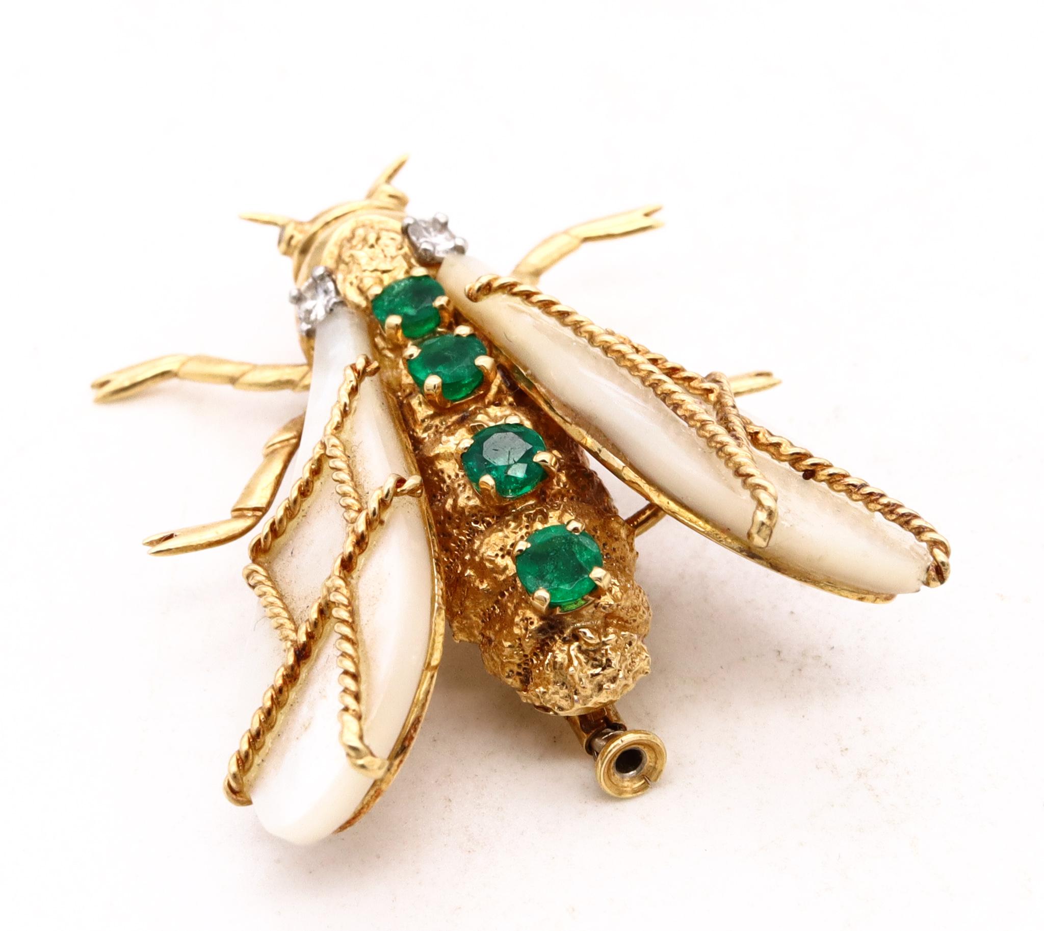 Retro Chaumet Paris 1960 Jeweled Bee Brooch in 18Kt Yellow Gold with Diamonds Emeralds