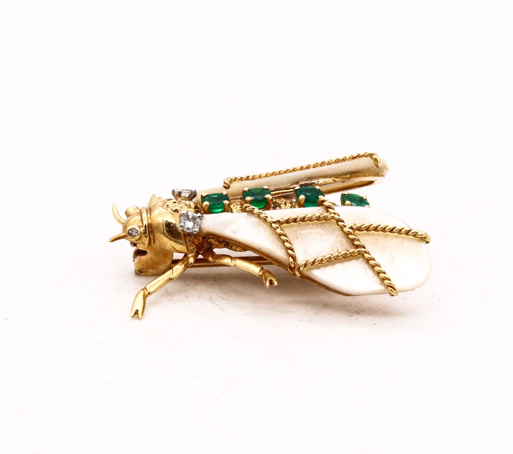 Mixed Cut Chaumet Paris 1960 Jeweled Bee Brooch in 18Kt Yellow Gold with Diamonds Emeralds