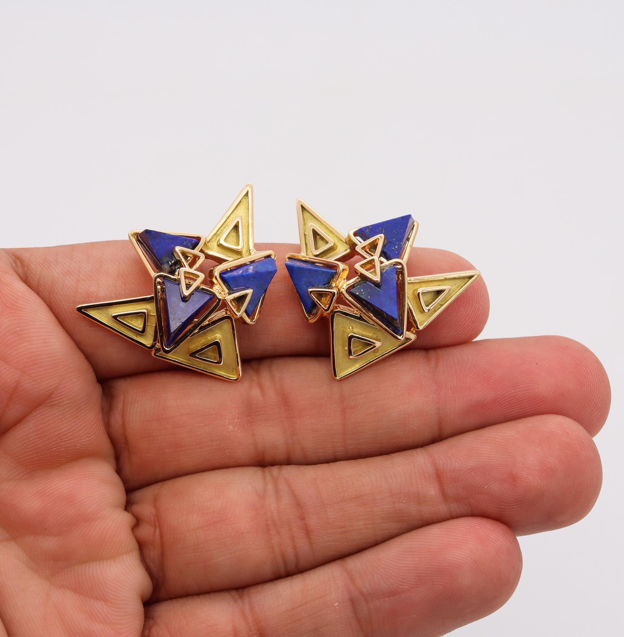 Chaumet Paris 1970 Rare Geometric Clip-on Earrings 18Kt Gold With Carved Lapis In Excellent Condition For Sale In Miami, FL