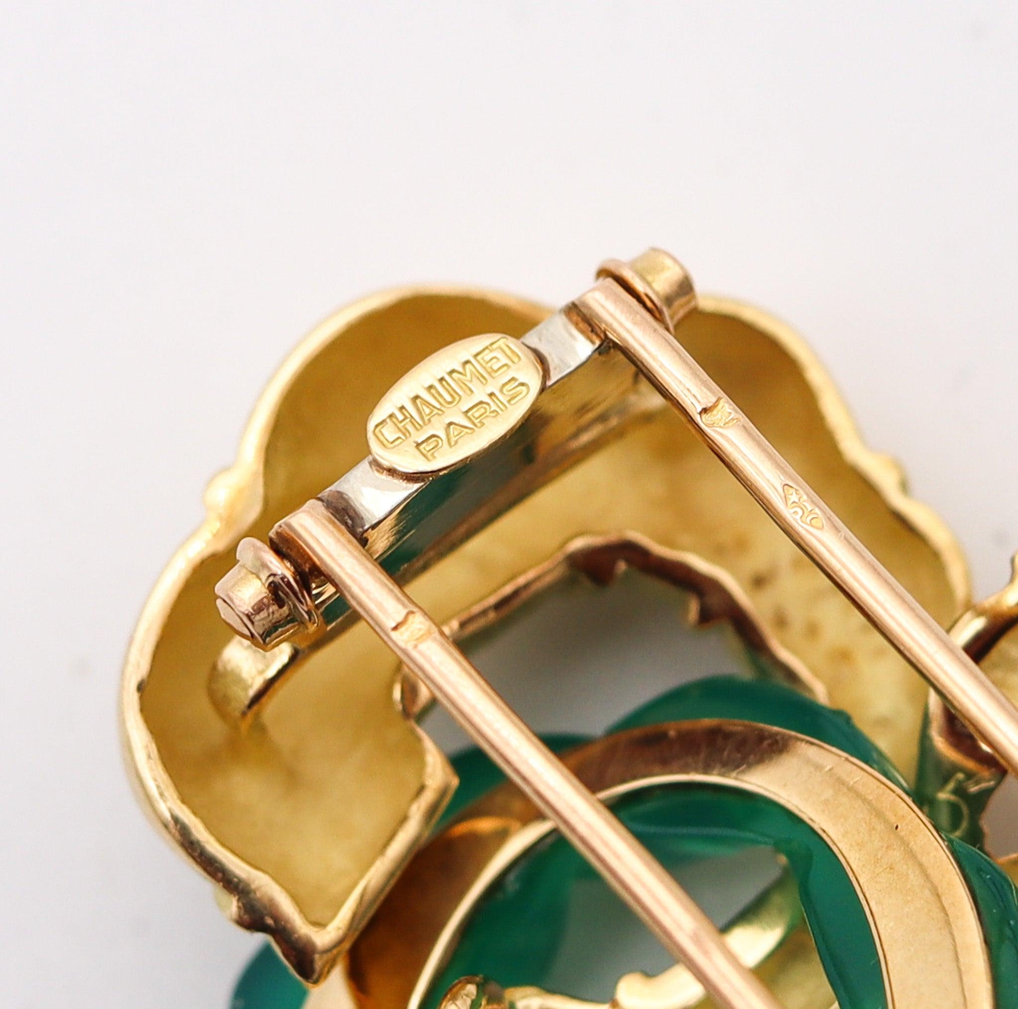 Women's CHAUMET Paris 1970 Retro Modernist Brooch In 18Kt Gold With Carved Chrysoprase For Sale