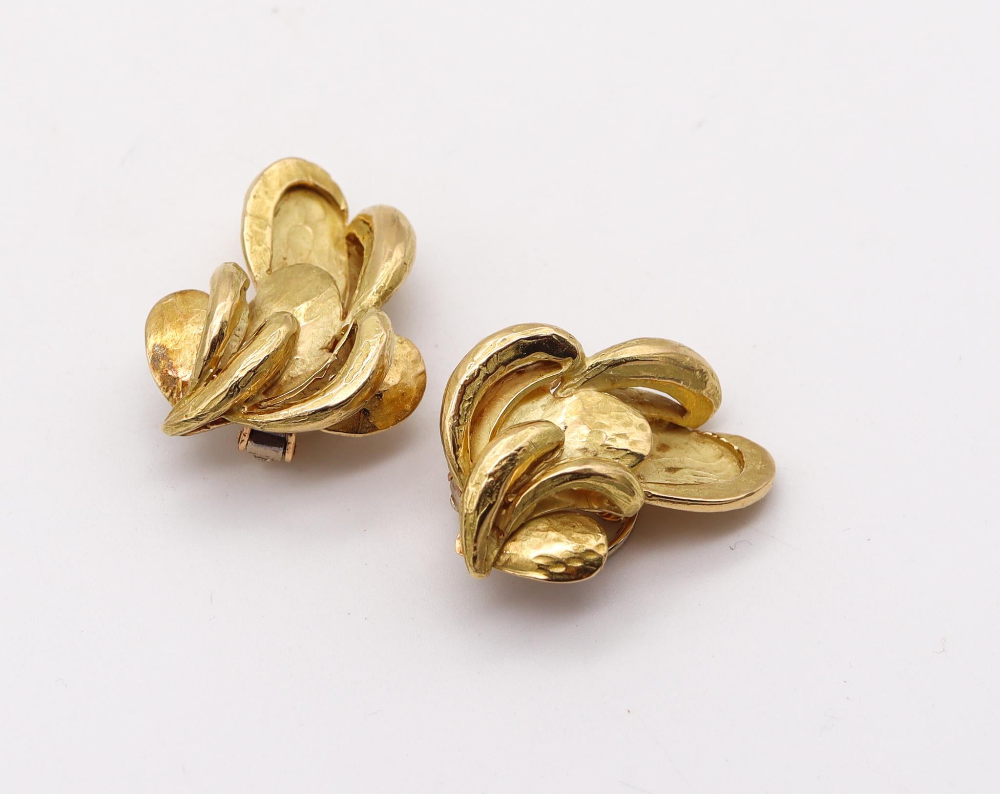 Chaumet Paris 1970 Retro Modernist Clip on Earrings in Solid 18kt Yellow Gold In Excellent Condition In Miami, FL
