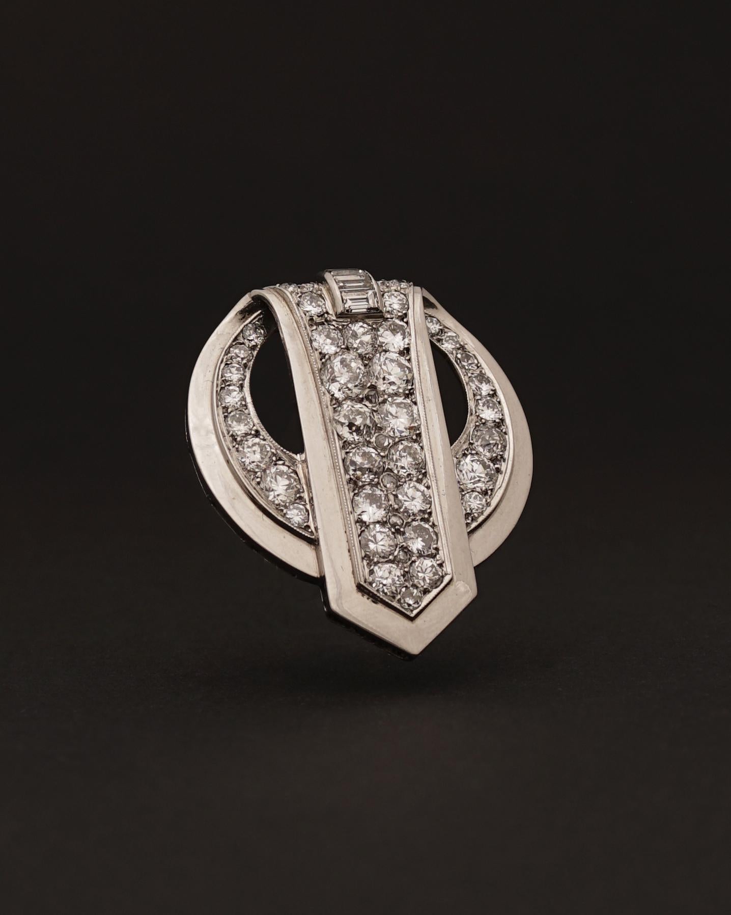 Chaumet, Paris
Stunning Platinum and Diamond Clip, Circa 1930
Set with brilliant-cut and baguette diamonds. Diamonds weigh a total of approximately 2.20 carats, on average G-H color, VS clarity.
Wears the Maker's mark for Chaumet et Cie. 12 pl.