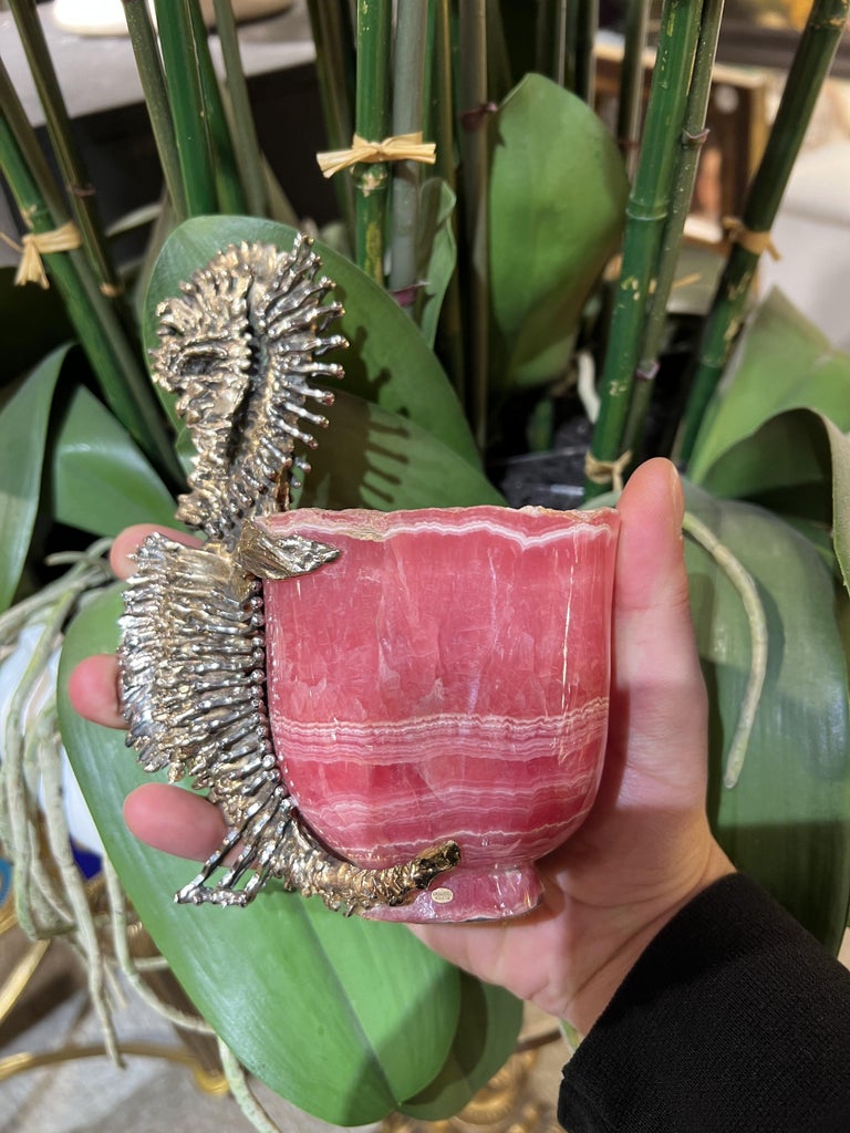 Chaumet Paris, a French Silver-Gilt Seahorse Mounted Rhodochrosite Cup In Good Condition For Sale In New York, NY