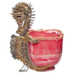 Chaumet Paris, une tasse en rhodochrosite montée en forme de cheval de mer en argent doré