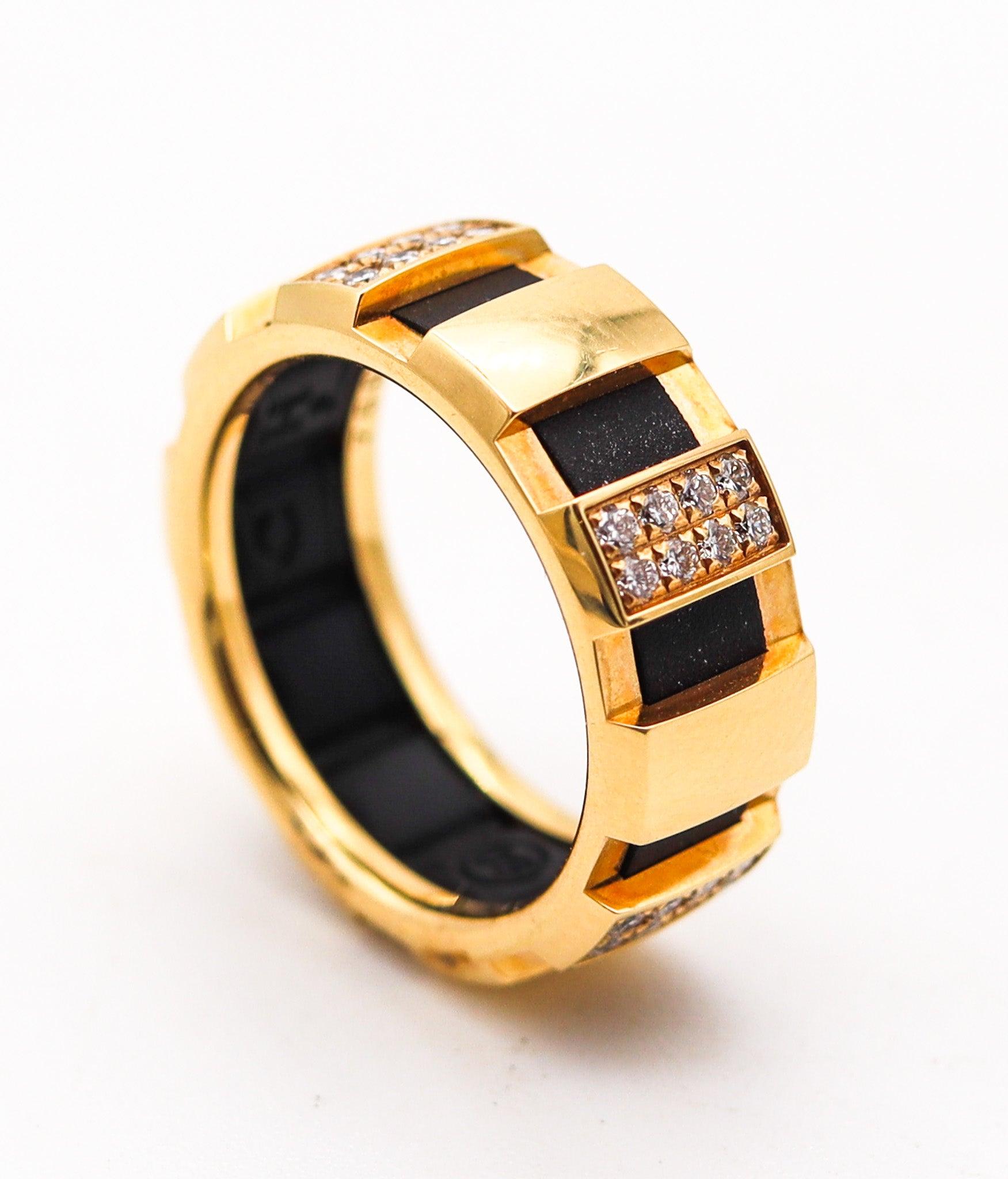 Moderniste CHAUMET Paris Bague éternelle en or jaune 18 carats avec diamants VVS en vente