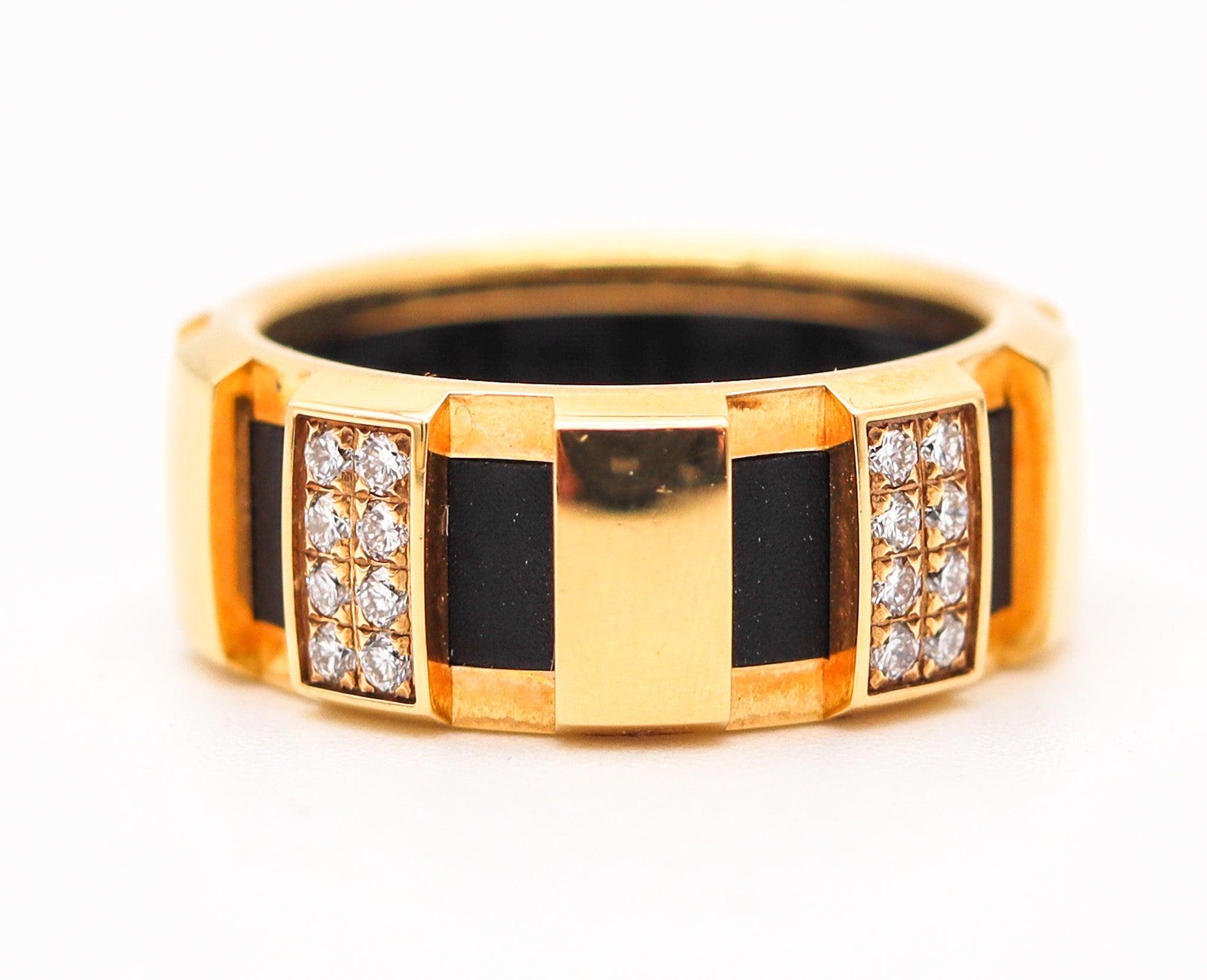 Taille brillant CHAUMET Paris Bague éternelle en or jaune 18 carats avec diamants VVS en vente