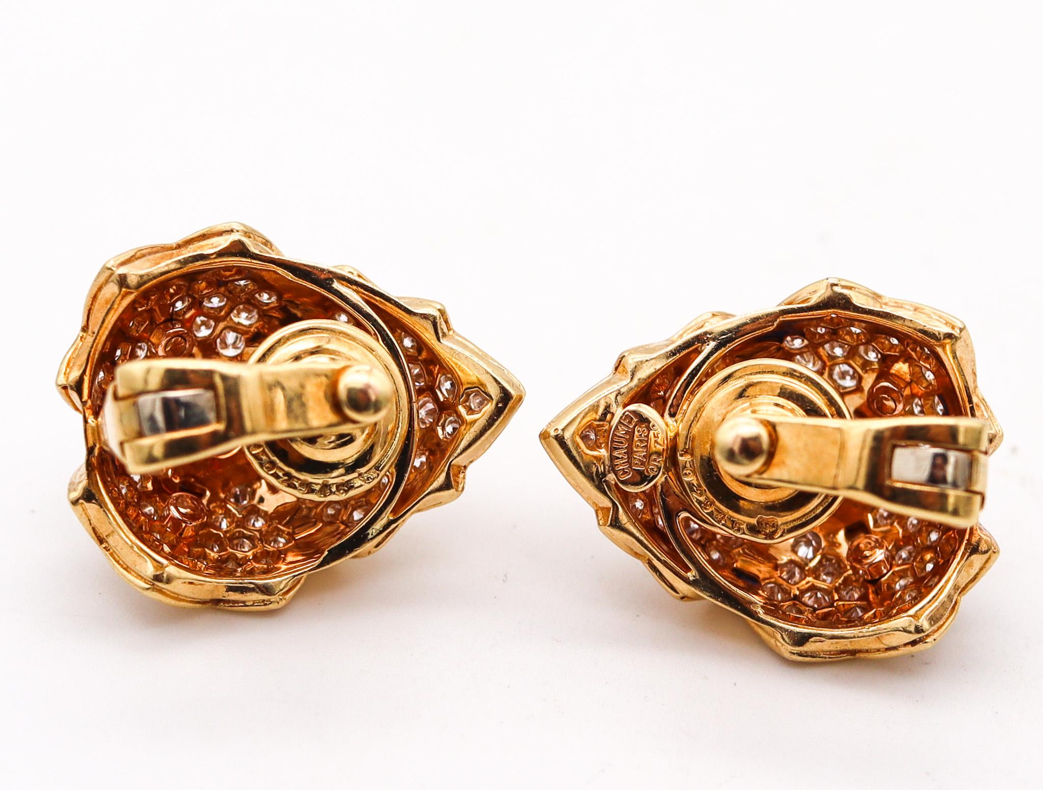 Taille cabochon Boucles d'oreilles à clip Chaumet Paris en or 18Kt avec saphirs et diamants de 5,64 ctw en vente