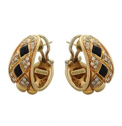 Chaumet Paris Diamond and Onyx Quilted 18 Karat Yellow Gold Hoop Earrings