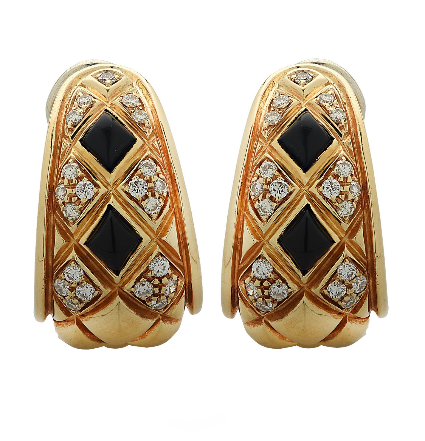 Modern Chaumet Paris Diamond and Onyx Quilted 18 Karat Yellow Gold Hoop Earrings