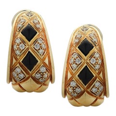 Chaumet Paris Diamond and Onyx Quilted 18 Karat Yellow Gold Hoop Earrings