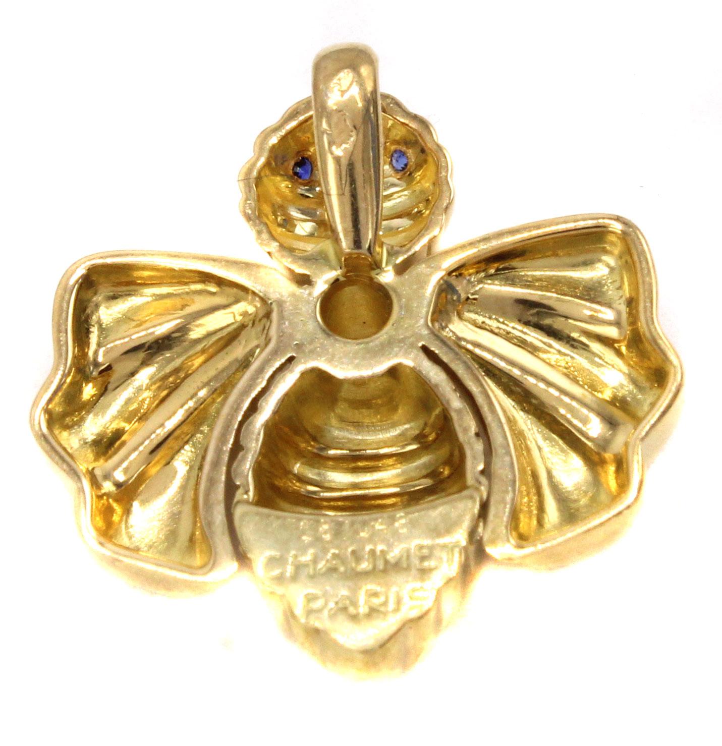 Contemporary Chaumet Paris Diamond Sapphire 18 Karat Gold Bumble Bee Pendant For Sale