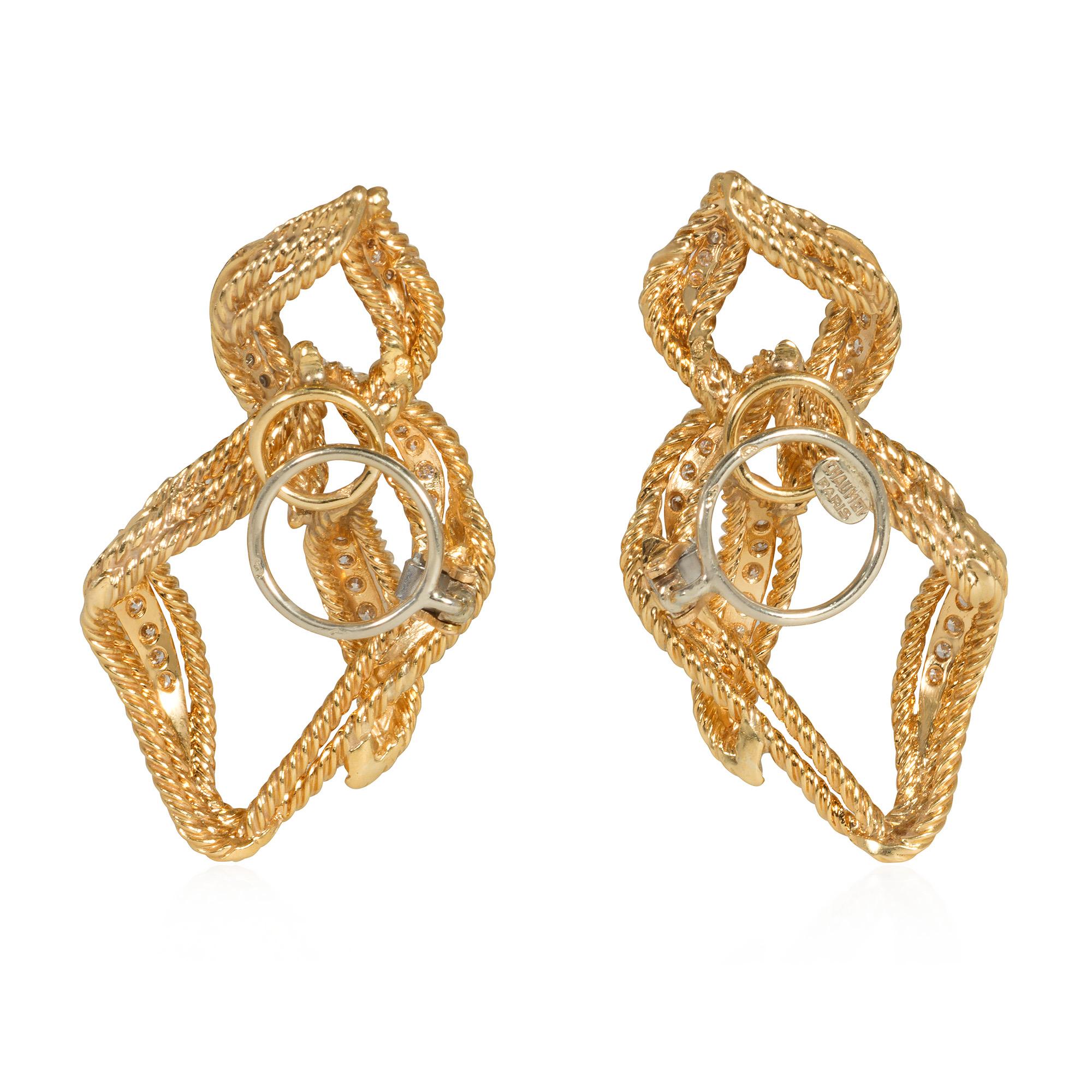 Moderne Chaumet, clips d'oreilles en forme de flamme stylisés en or et diamants, Paris en vente