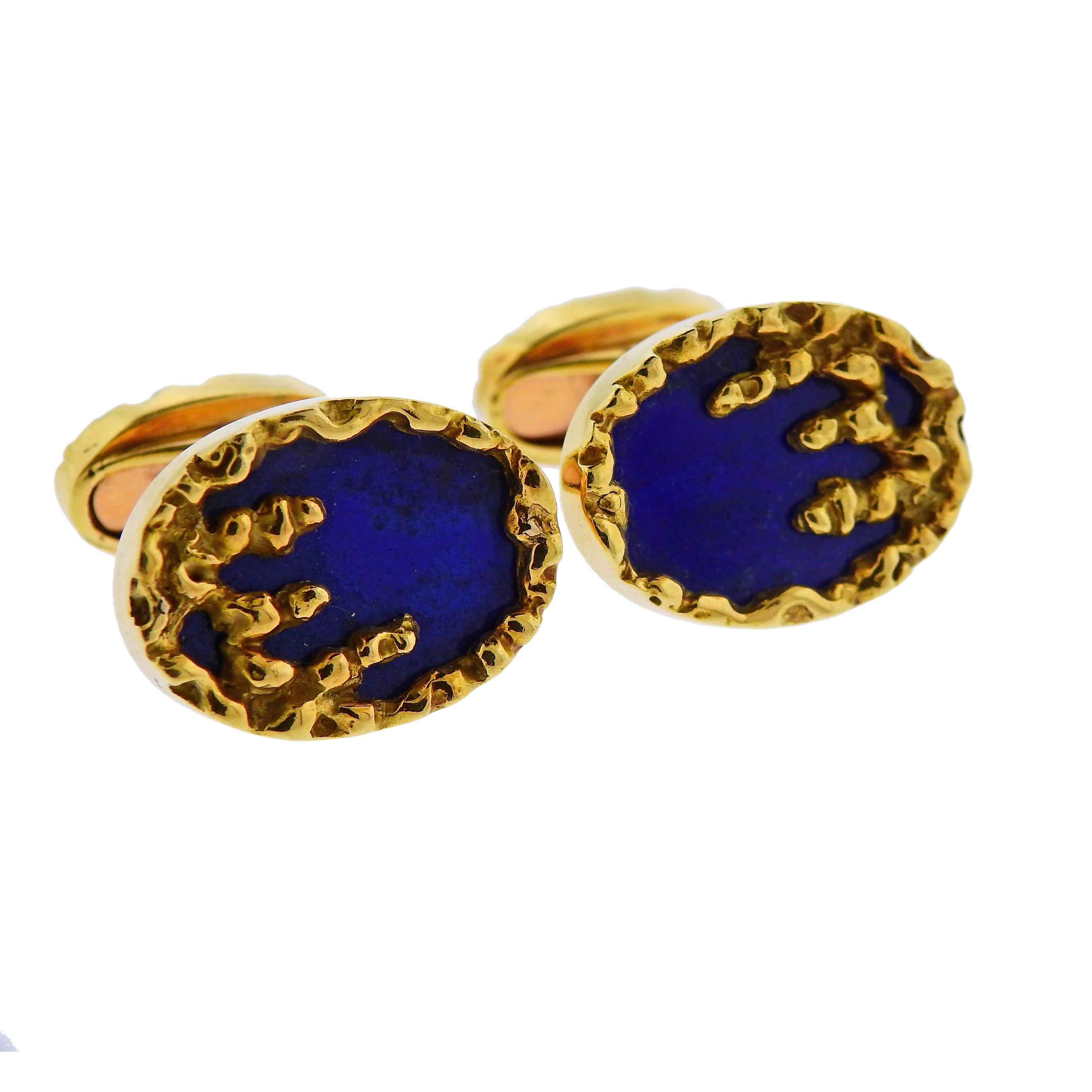 Pair of 18k yellow gold vintage cufflinks, designed by Chaumet Paris , with lapis lazuli. Cufflink top measures - 21mm x 15mm., back - 15mm x 9mm. Weight: 21.8 grams. Marked: Chaumet Paris, 542, French marks.