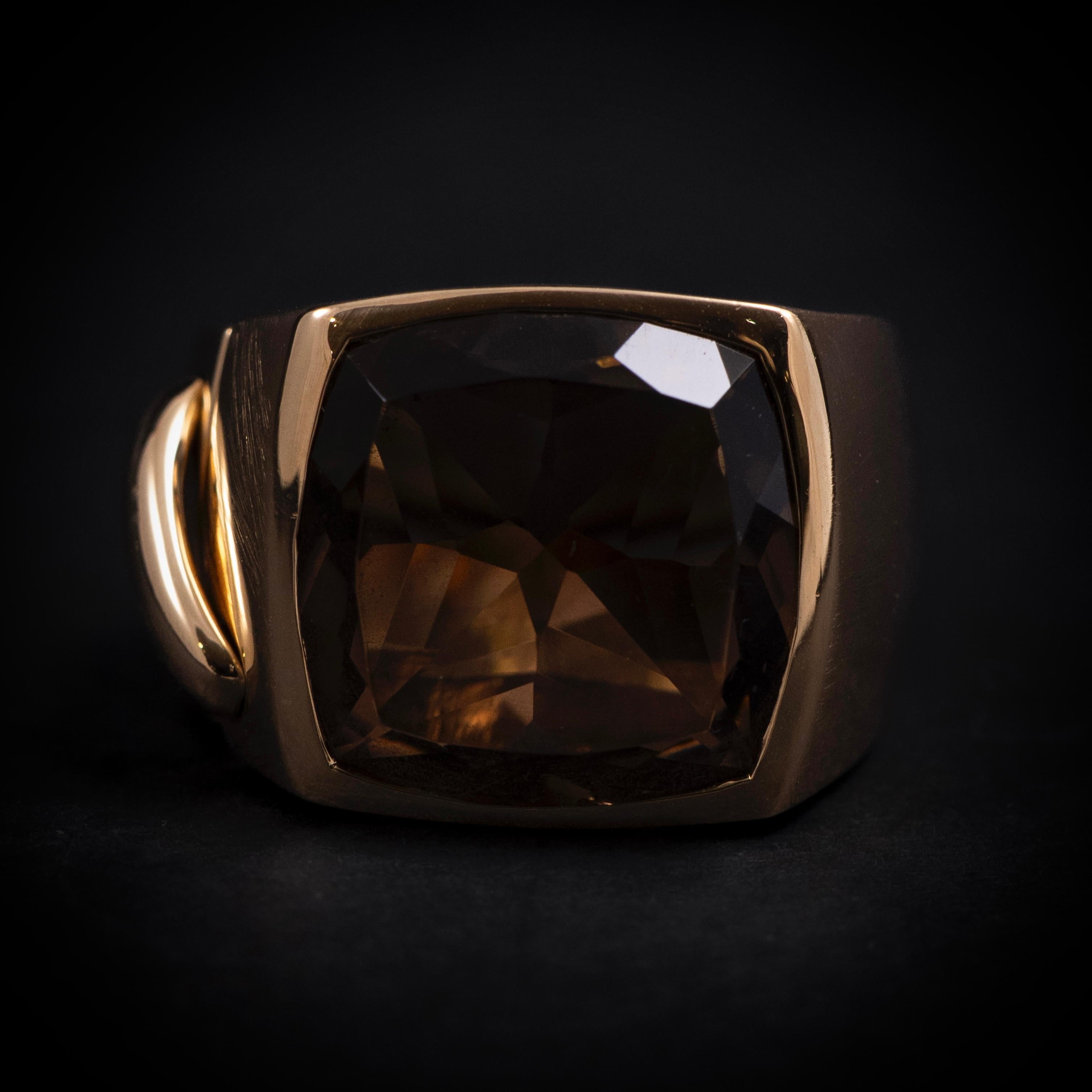 Chaumet Paris Liens bague de cocktail en quartz fumé en or jaune 18kt, français, 21ème siècle. Bague habillée 