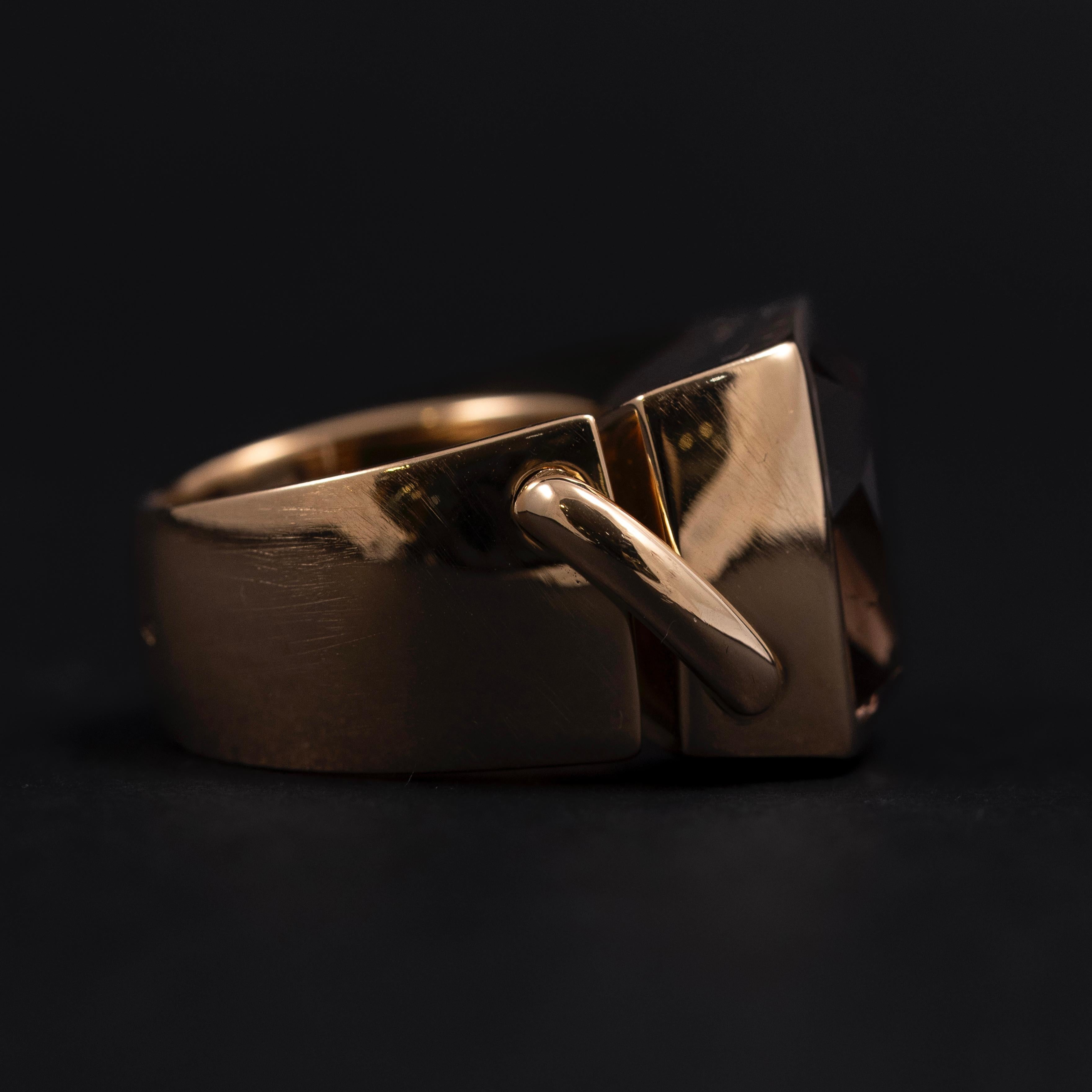 Taille coussin Chaumet Paris Liens Grande bague de cocktail française en or jaune et quartz fumé en vente