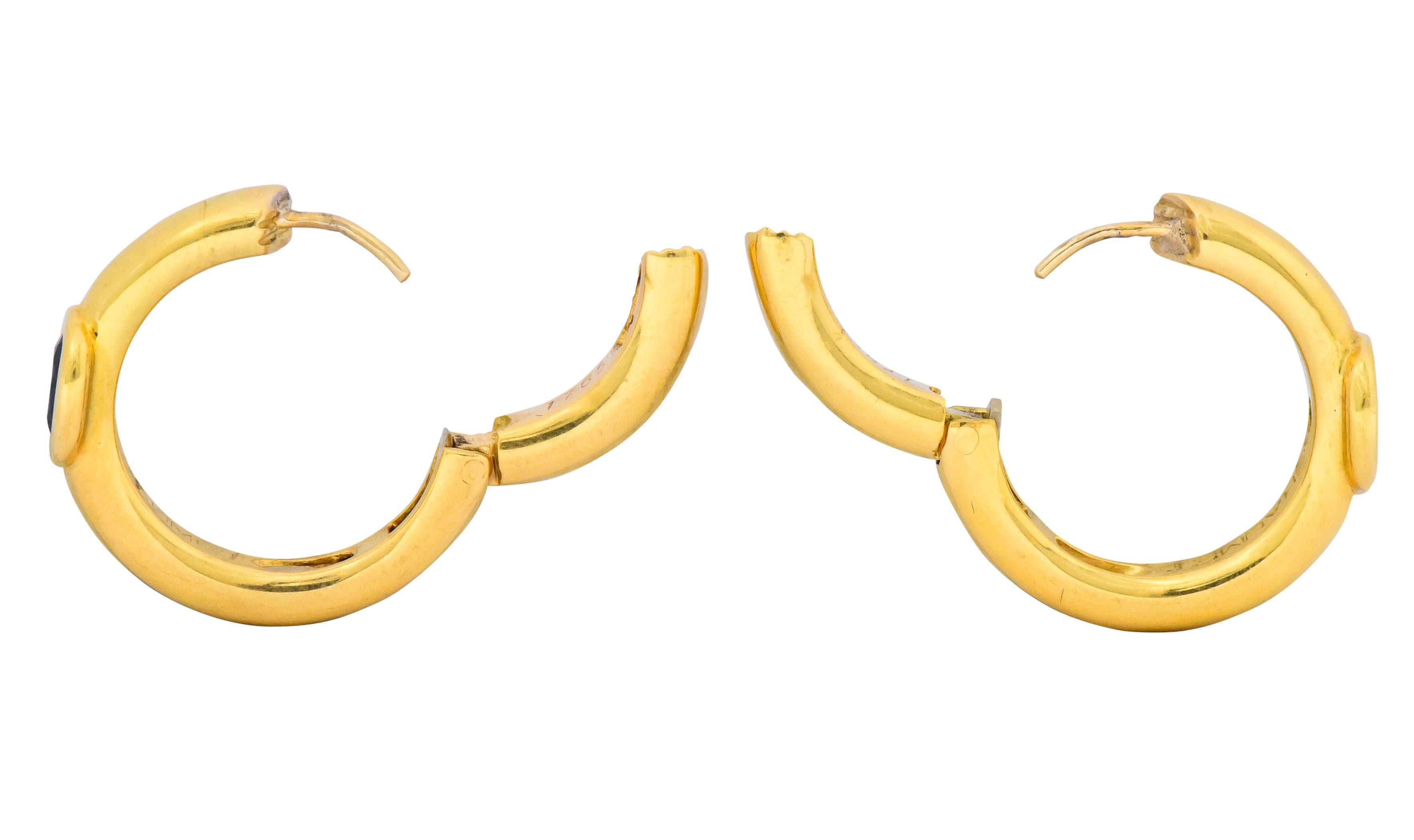 Women's or Men's Chaumet Paris Vintage 1.00 Carat Sapphire 18 Karat Gold Hoop Earrings