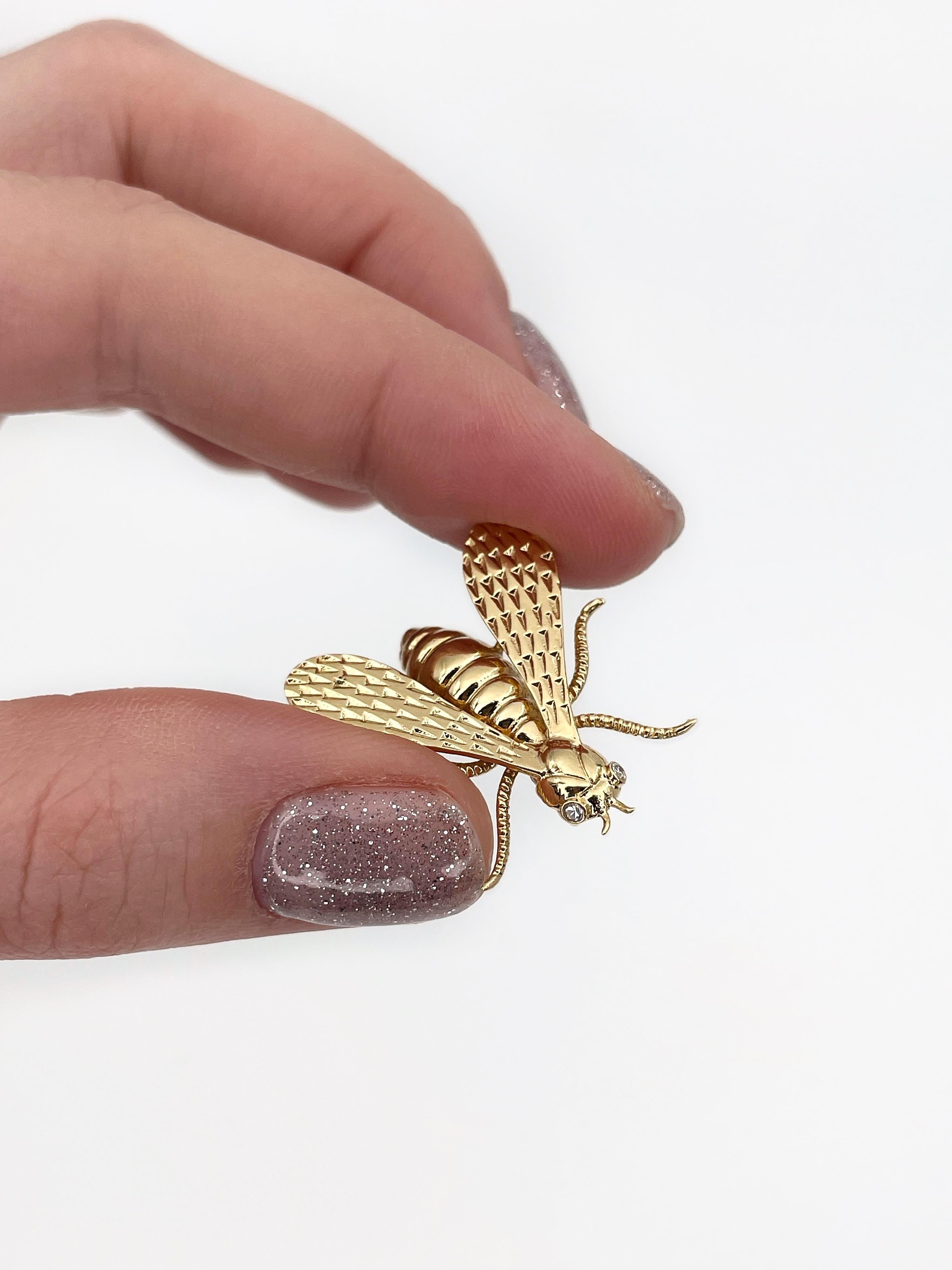This is a lovely bee shape brooch designed by Chaumet in 1990s. It is crafted in 18K yellow gold. Insect has two diamond eyes (0.03ct, RW-W, SI-P1). The piece is signed “Chaumet - Paris”. 

It is a stylish accessory for anyone.

Weight: 5.38g
Size: