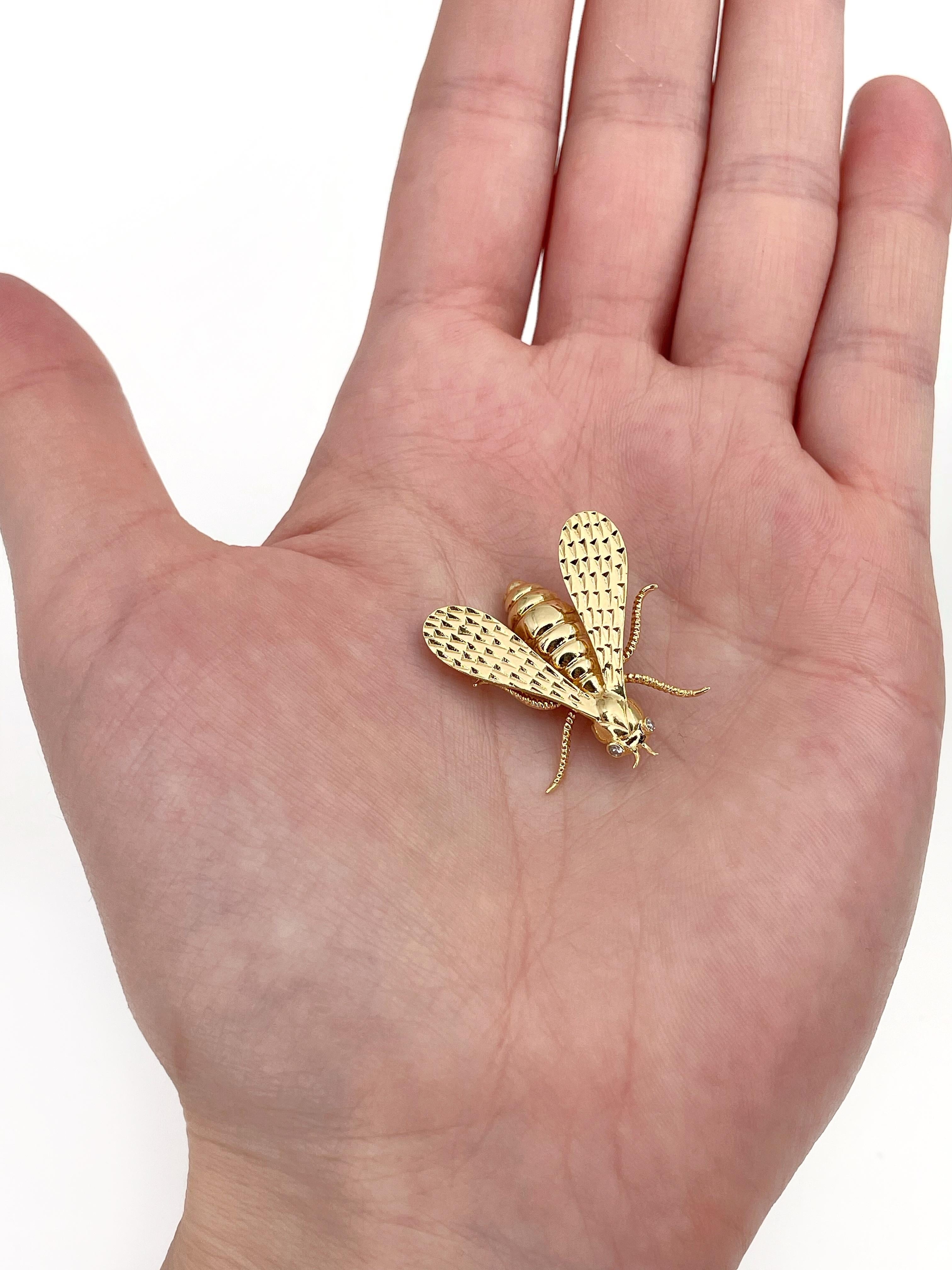 Round Cut Chaumet Paris Vintage 18 Karat Gold Diamond Bee Pin Brooch 