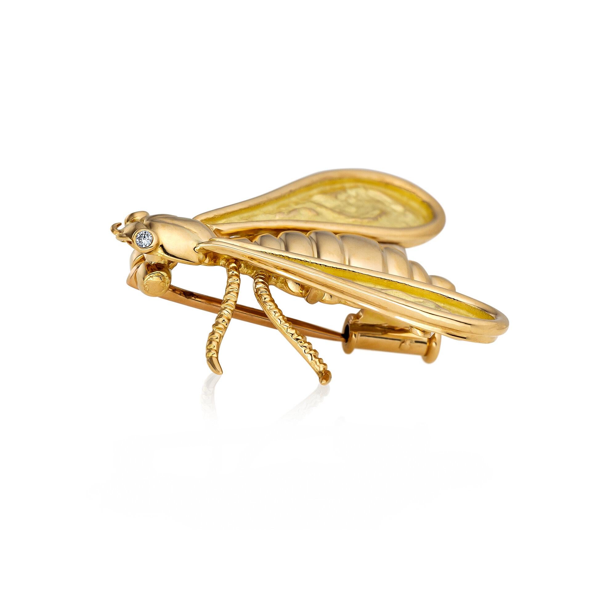 Modern Chaumet Paris Vintage Diamond Gold Bee Brooch