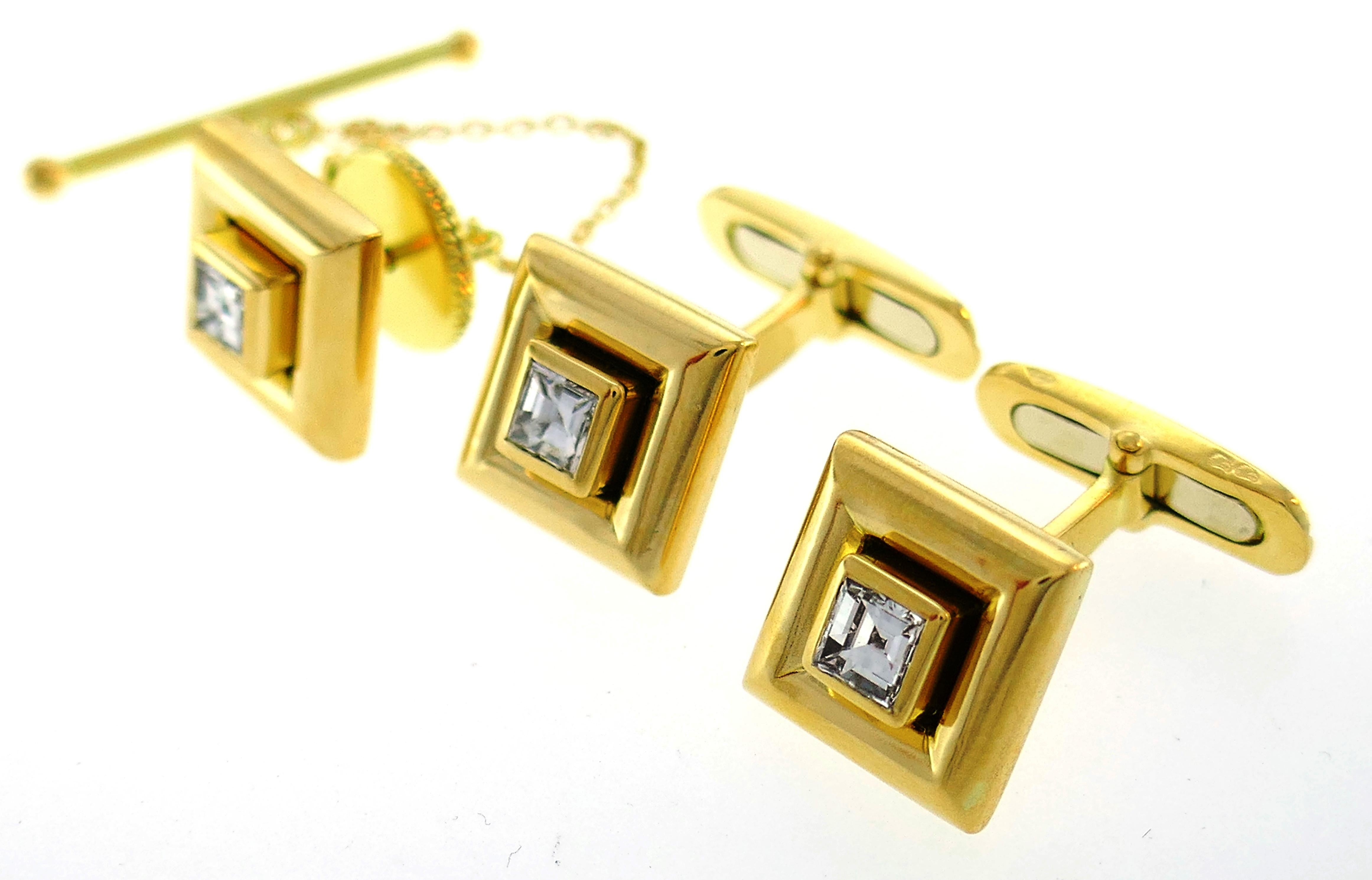 Classy cufflink & stud set created by Chaumet in France in the 1980s. The set consists of a pair of cufflinks and a stud. Elegant and chic, the set is a great addition to your jewelry and accessories collection. 
Made of 18 karat (stamped) yellow