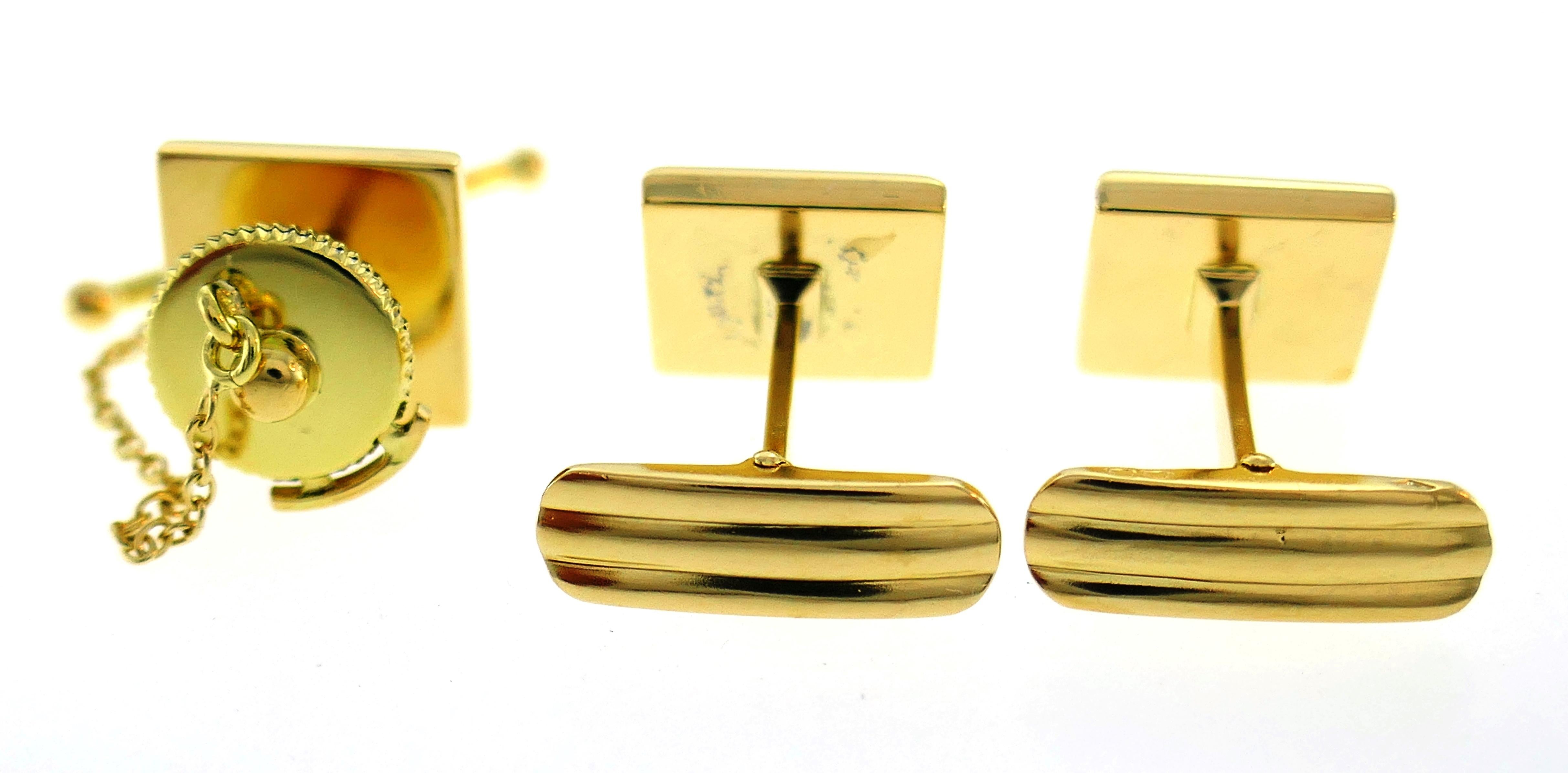 Men's Chaumet Paris Yellow Gold Cufflinks and Stud Set with Diamond For Sale