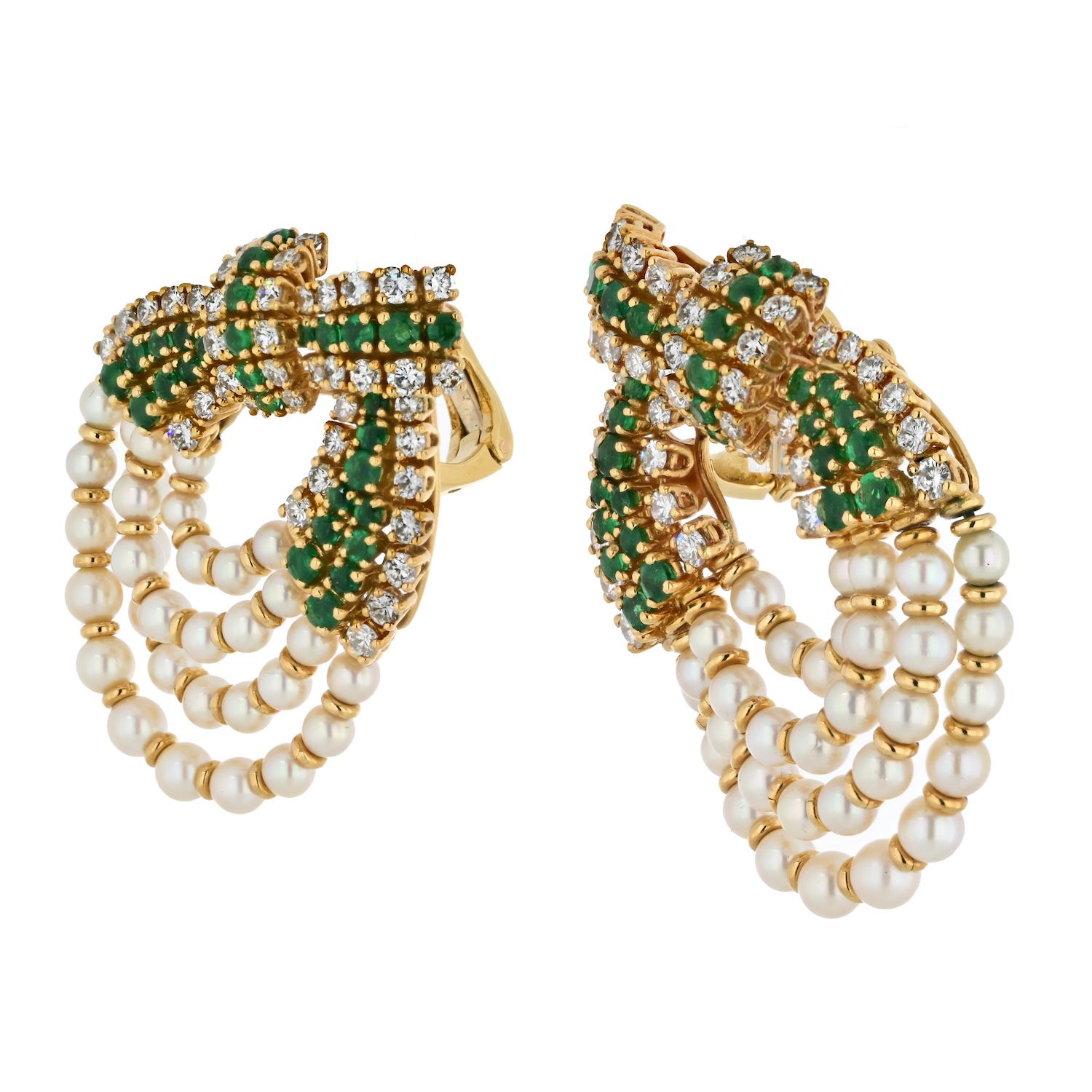 Modern Chaumet Platinum & 18K Yellow Gold 10cttw Diamond, Emerald And Pearl Necklace For Sale