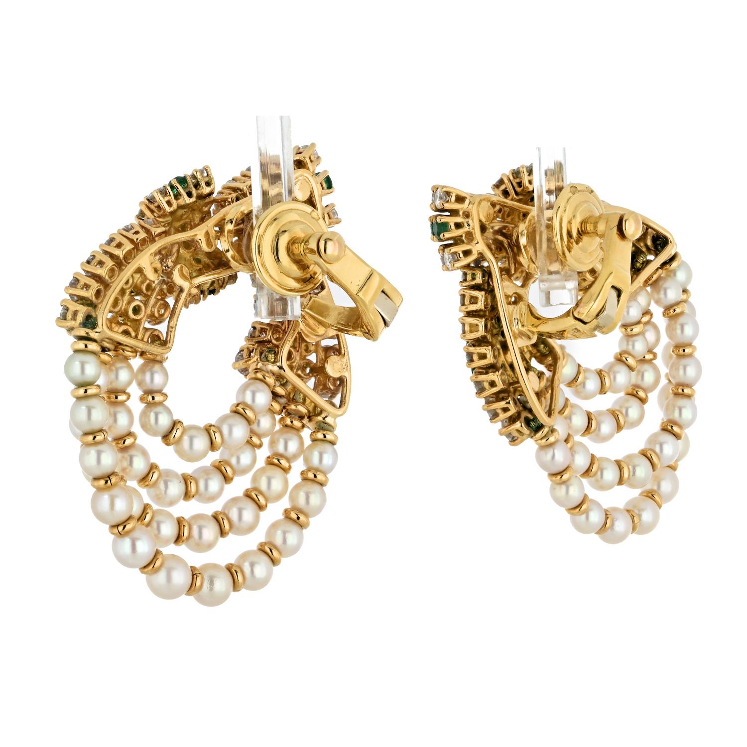 Taille ronde Chaumet, collier en platine et or jaune 18 carats avec diamants 10 carats, émeraudes et perles en vente