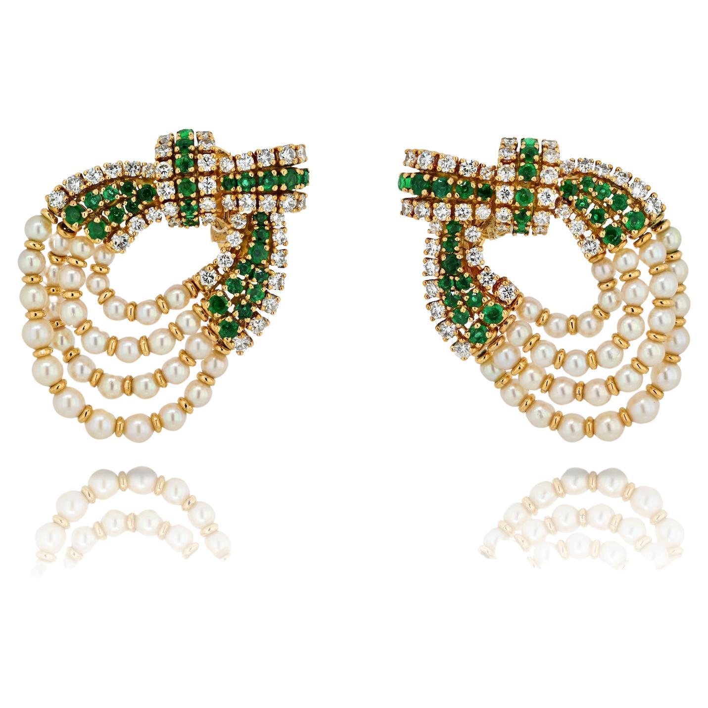 Chaumet, collier en platine et or jaune 18 carats avec diamants 10 carats, émeraudes et perles en vente