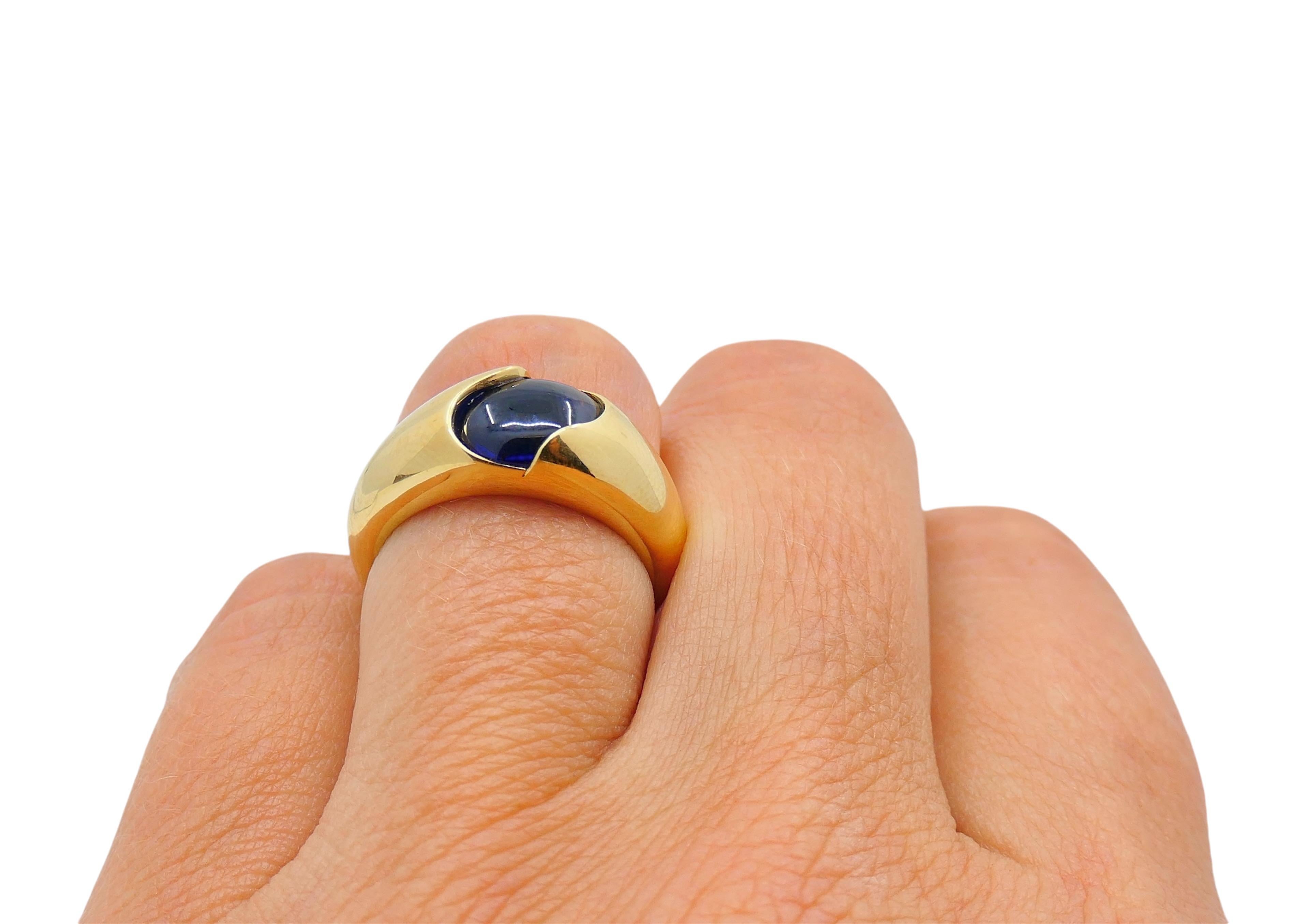 Cabochon Chaumet Ring Blue Iolite 18k Gold Band For Sale