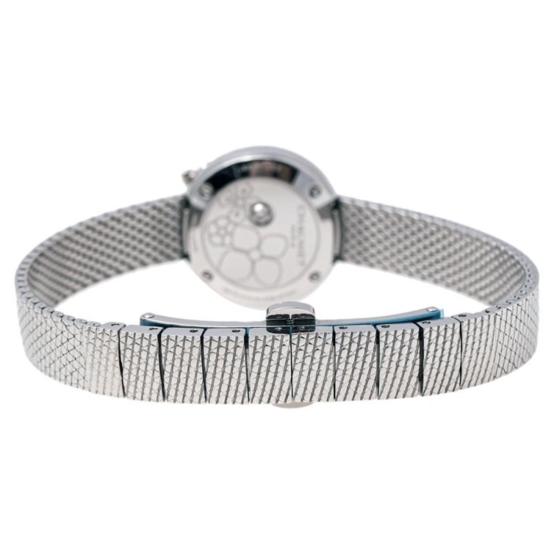 Created with precision and in true worship of the art of watchmaking, this Hortensia Eden watch is from Chaumet. Meticulously made from stainless steel, the timepiece has a green dial with a single diamond at 12, the brand label, and two hands.
