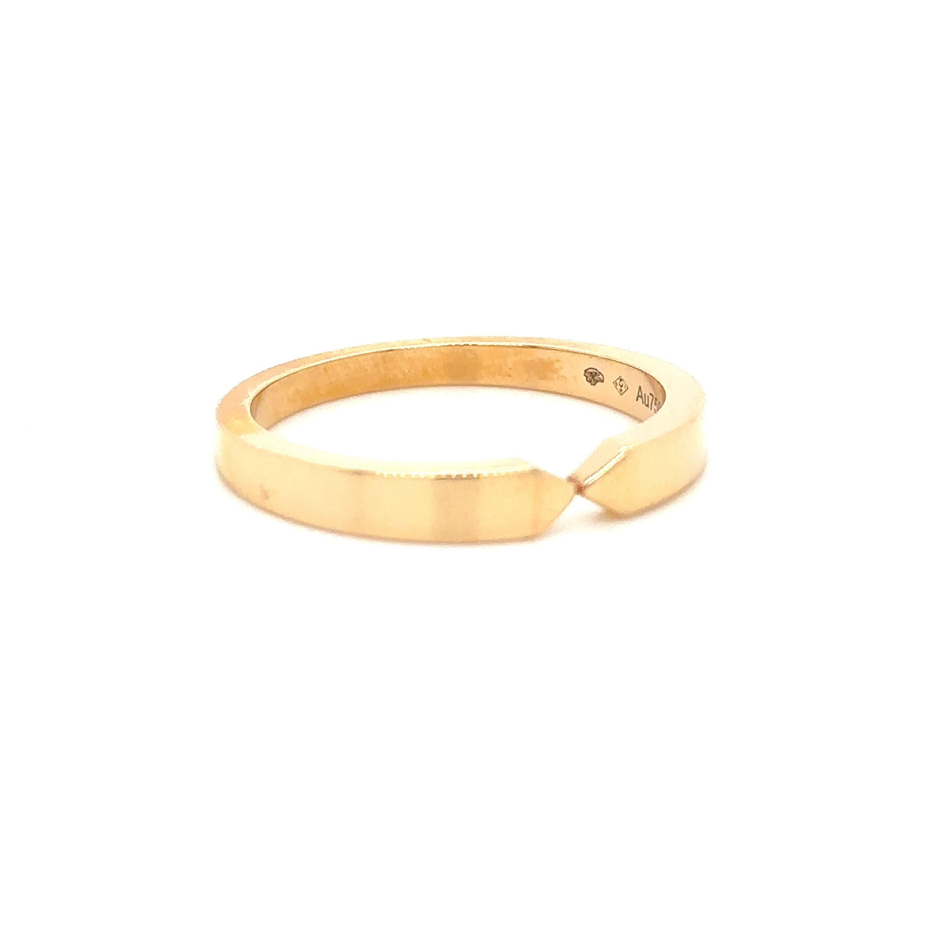 Unique features: 

Triomphe de Chaumet wedding band in rose gold.

Metal: 18ct Rose Gold
Carat: N/A
Colour: N/A
Clarity:  N/A
Cut: N/A
Weight: N/A
Engravings/Markings: Au750

Size/Measurement: 3.5mm

Current Condition: Excellent - Consistent with