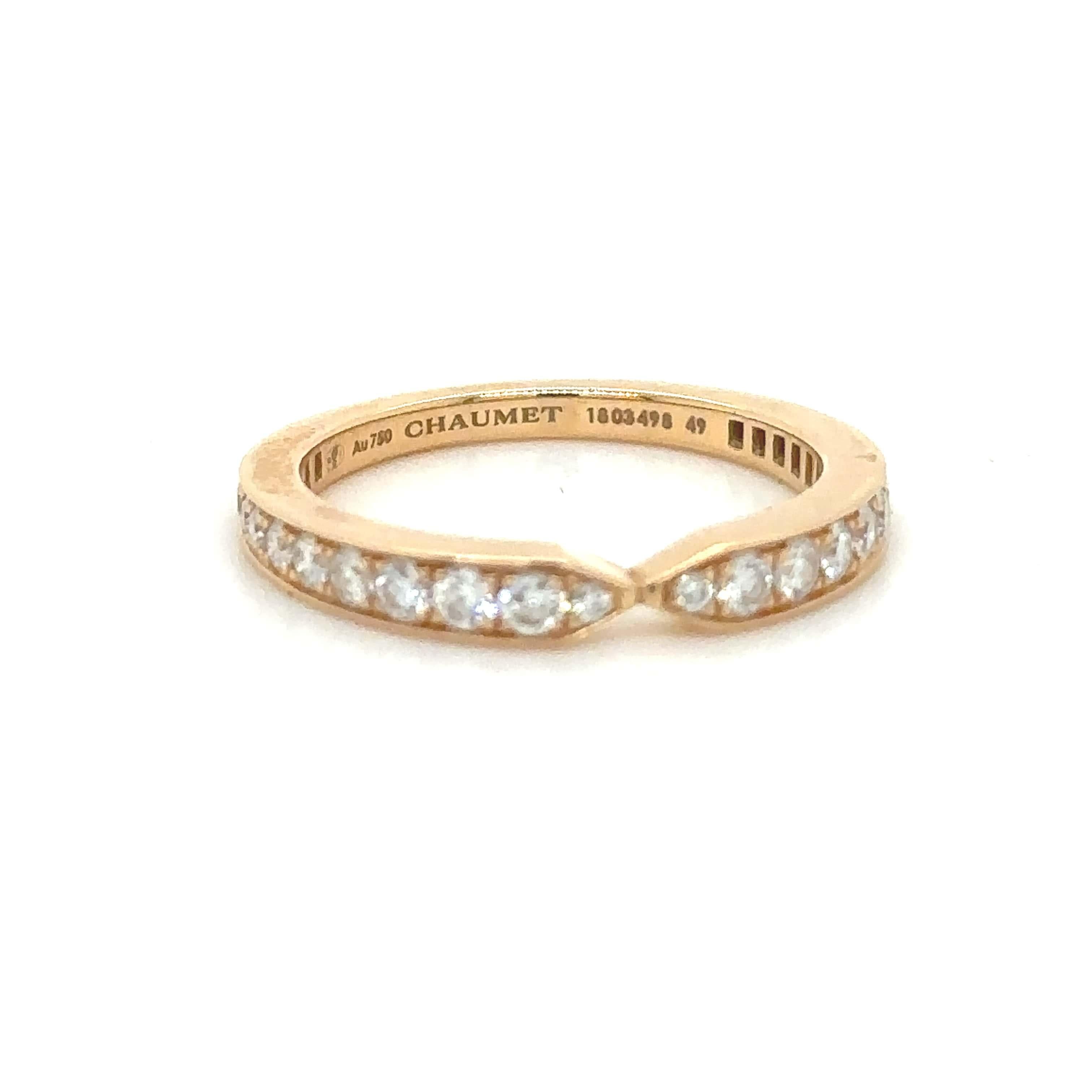 Unique features: 

Triomphe de Chaumet wedding band in rose gold, paved with brilliant-cut diamonds.

Metal: 18ct Rose Gold
Carat: N/A
Colour: G
Clarity:  VS
Cut: Round Brilliant Cut
Weight: N/A
Engravings/Markings: Au750

Size/Measurement: