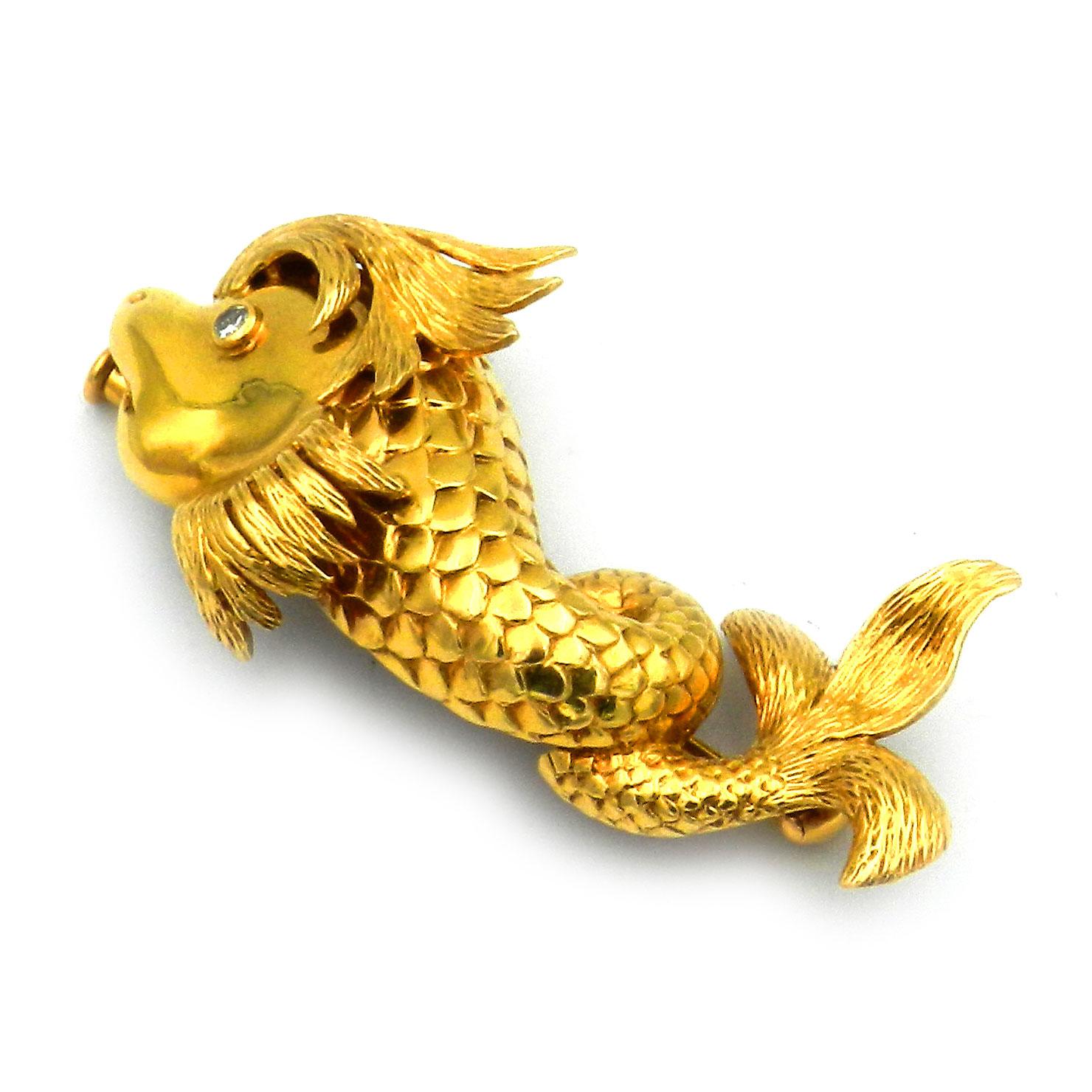 Chaumet Vintage 18K Gold Dolphin Brooch Paris 1960

This elegant gold brooch in the shape of a small dolphin was created by the Parisian luxury jeweler Chaumet in the 1960s. The enchanting creature is naturalistically designed by hand from