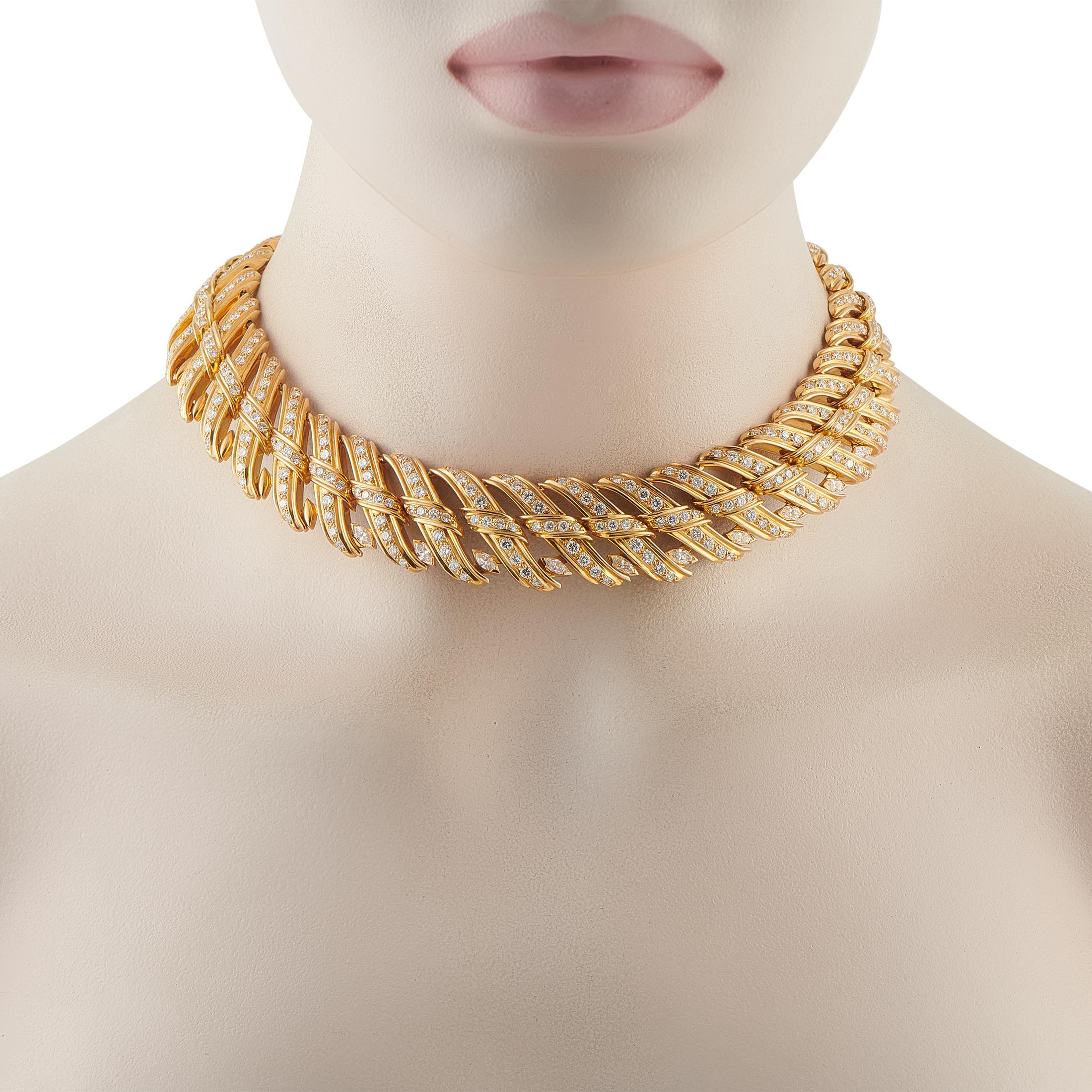 An extraordinary vintage Chaumet choker, bound to significantly upgrade your collection. Fashioned in 18K yellow gold and weighing 187.4 grams, this piece holds a remarkable physical presence and a luxurious drape and feel. Its 15-inch-long design