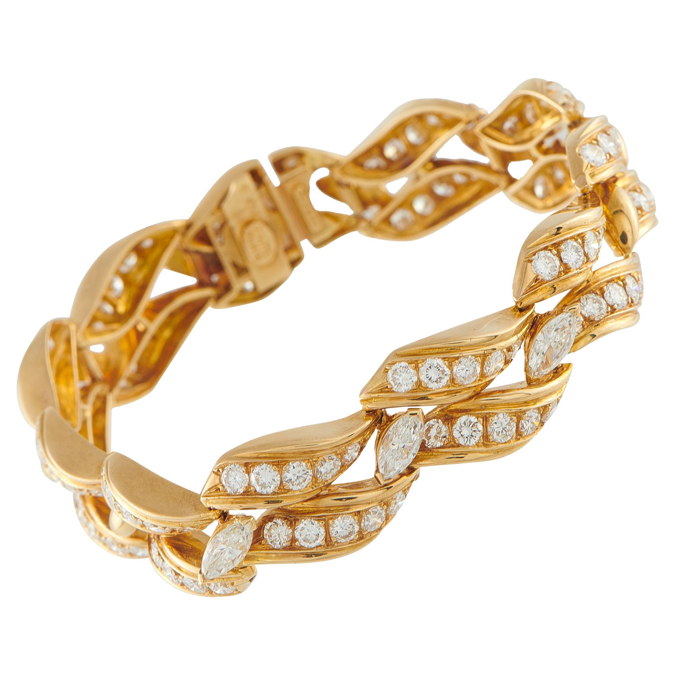 Chaumet Vintage 18K Yellow Gold 9.67ct Diamond Wave Link Bracelet en vente