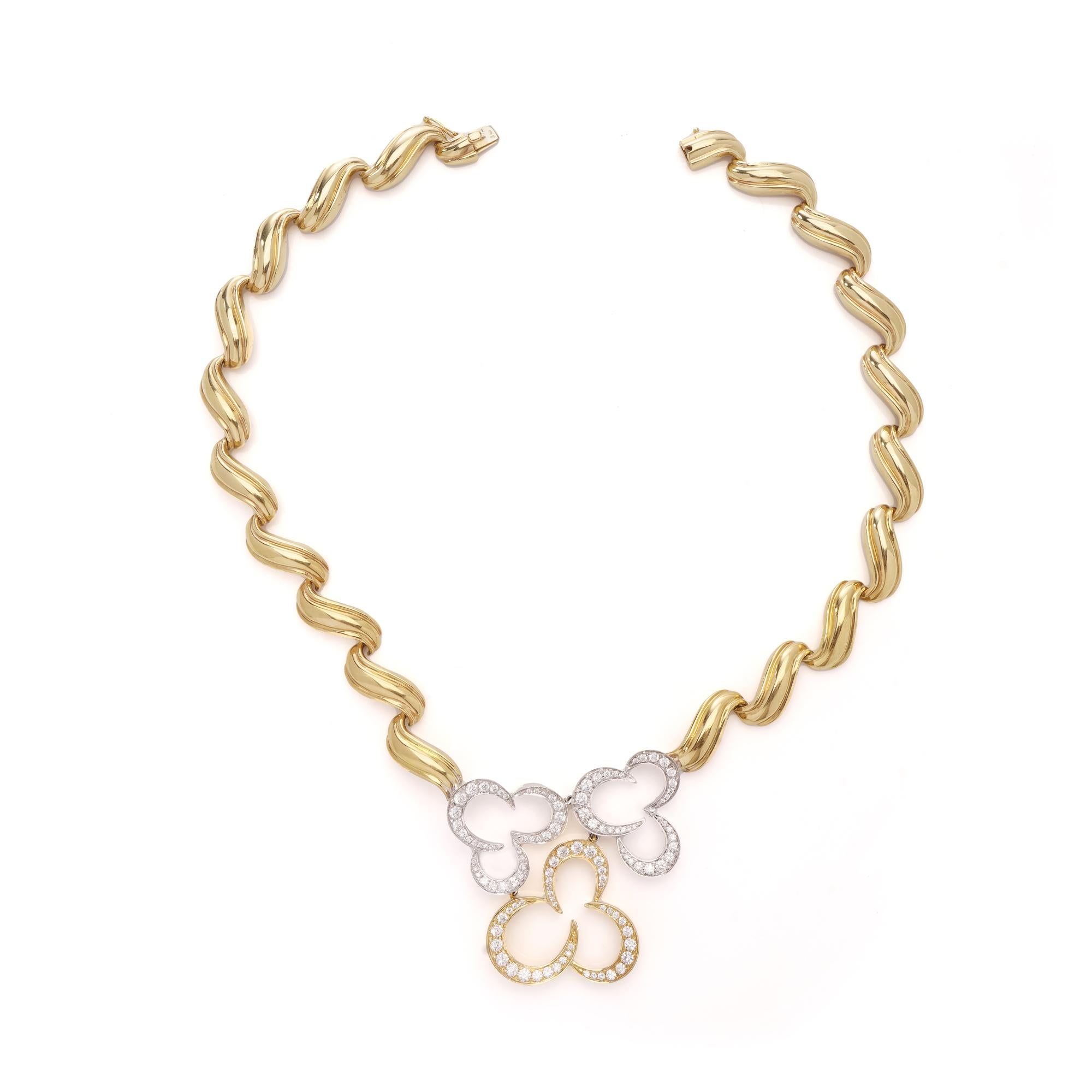 Chaumet Jahrgang  Halskette aus 18-karätigem Gelb- und Weißgold mit Lätzchen im Angebot 1