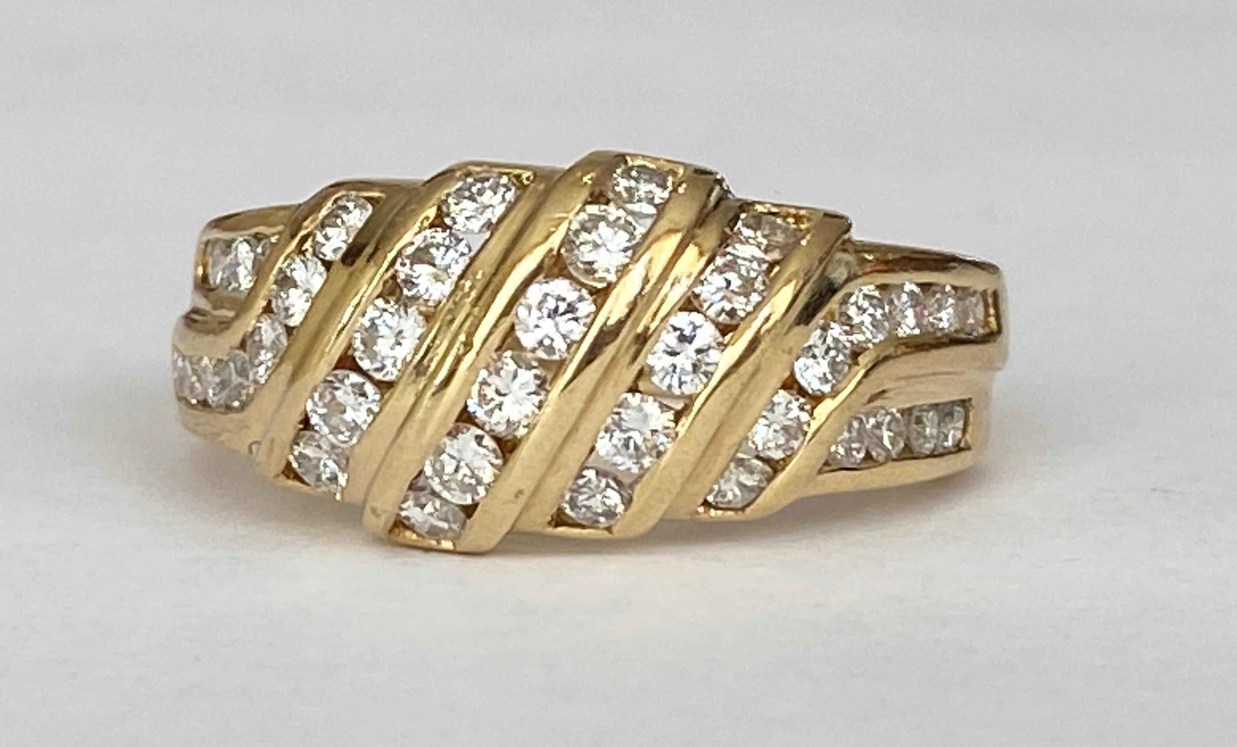 Taille brillant Chaumet  Bague vintage en or jaune et diamants en vente