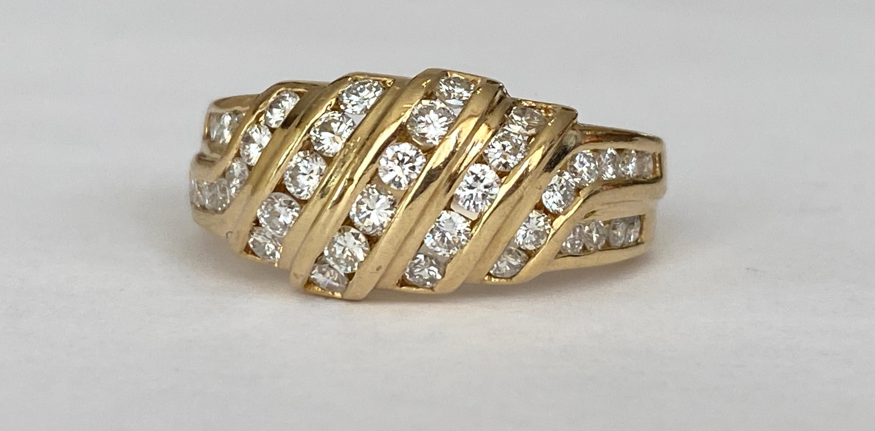 Chaumet  Bague vintage en or jaune et diamants Bon état - En vente à AMSTERDAM, NL
