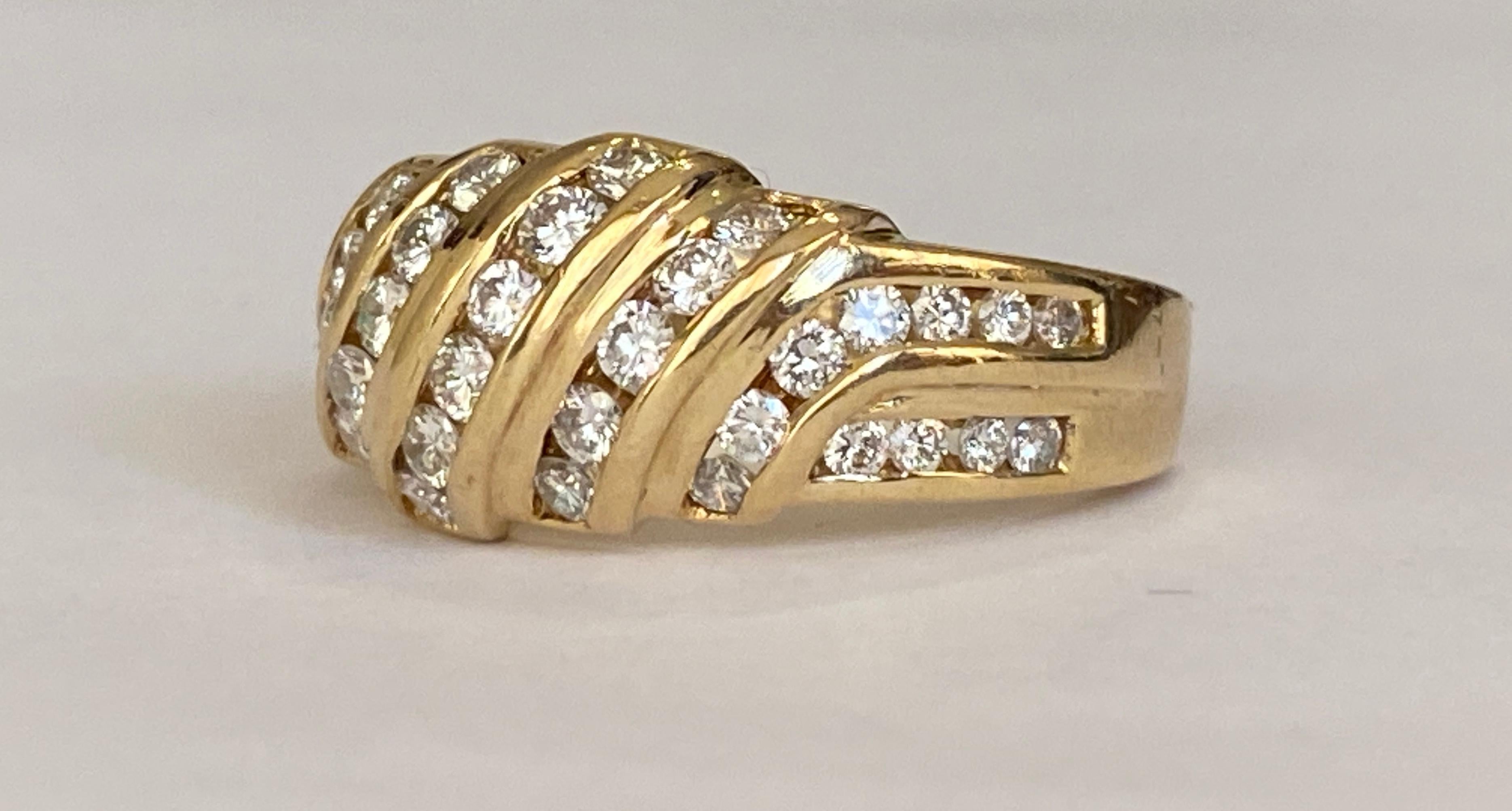 Chaumet  Bague vintage en or jaune et diamants Pour femmes en vente